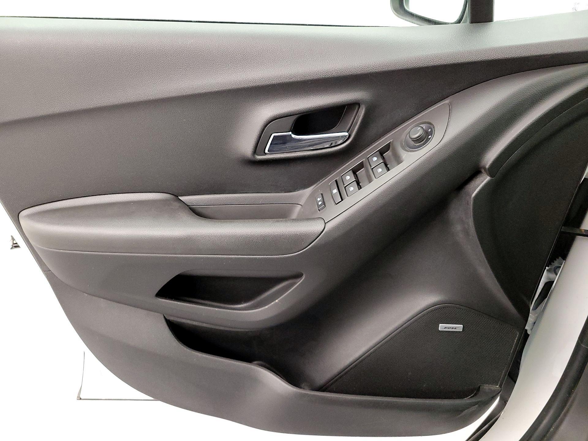 Thumbnail: 2015 Chevrolet Trax - 12