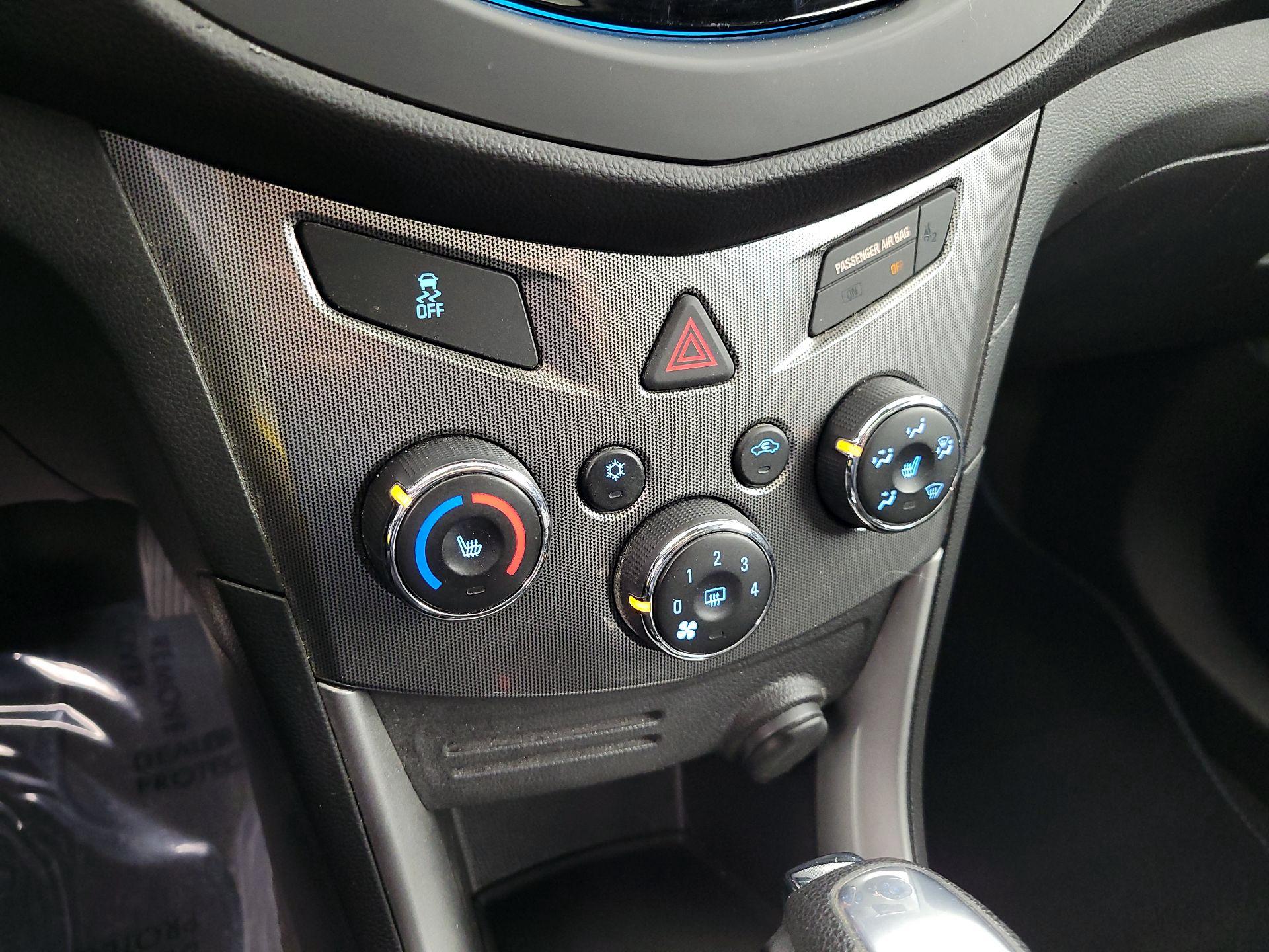 Thumbnail: 2015 Chevrolet Trax - 16