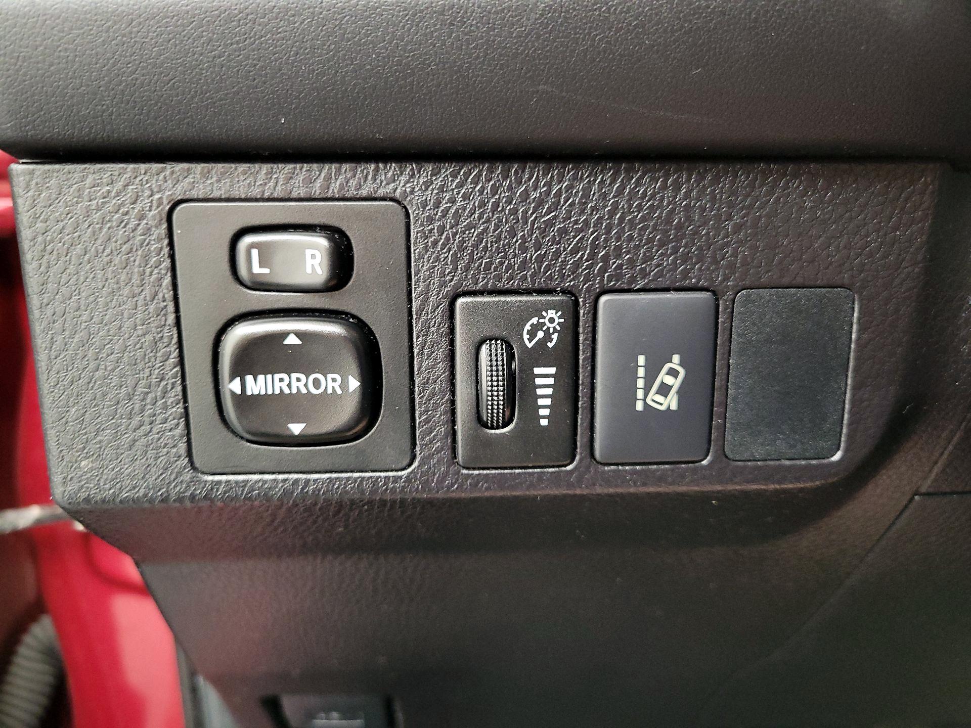 Thumbnail: 2018 Toyota RAV4 - 13