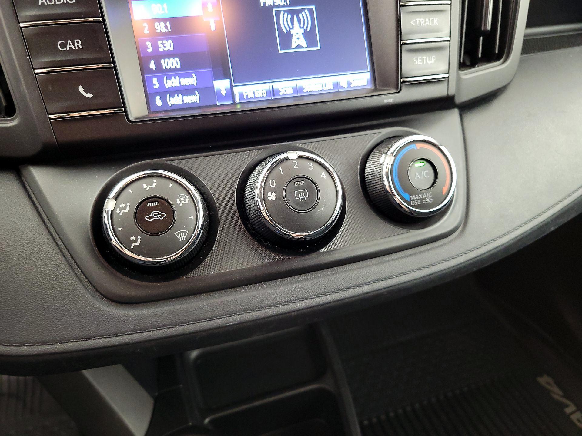 Thumbnail: 2018 Toyota RAV4 - 16