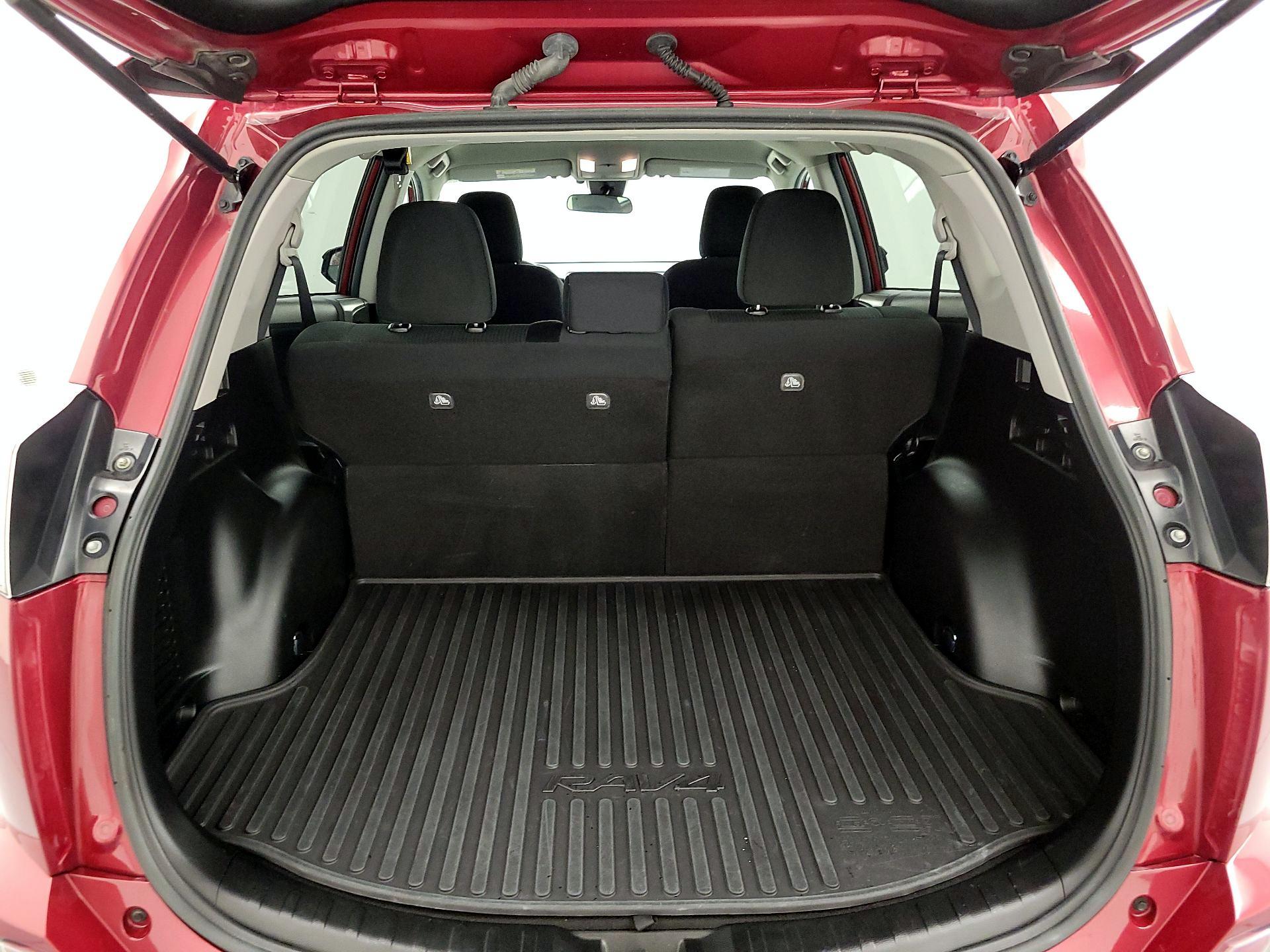 Thumbnail: 2018 Toyota RAV4 - 20