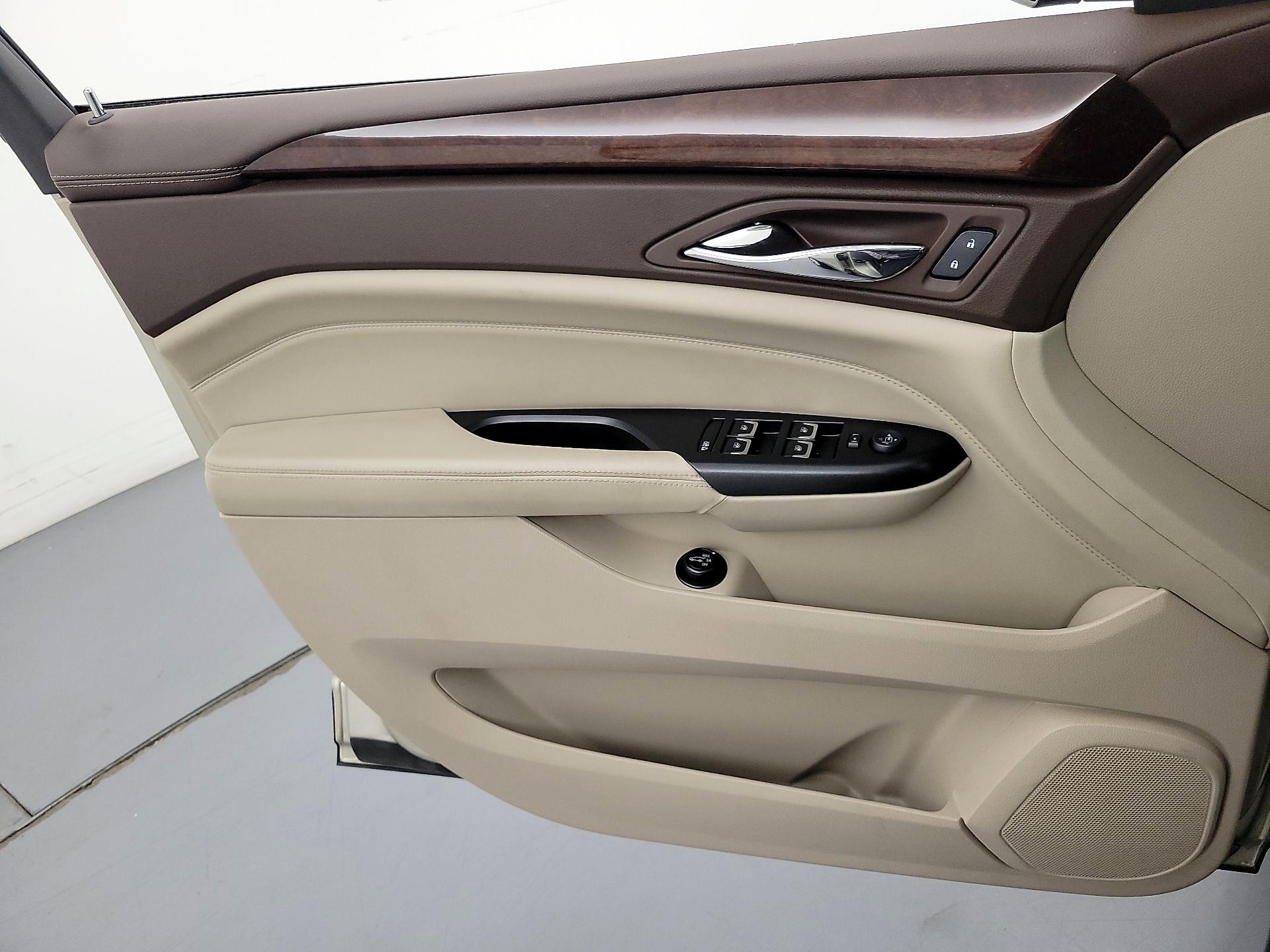 Thumbnail: 2016 Cadillac SRX - 12