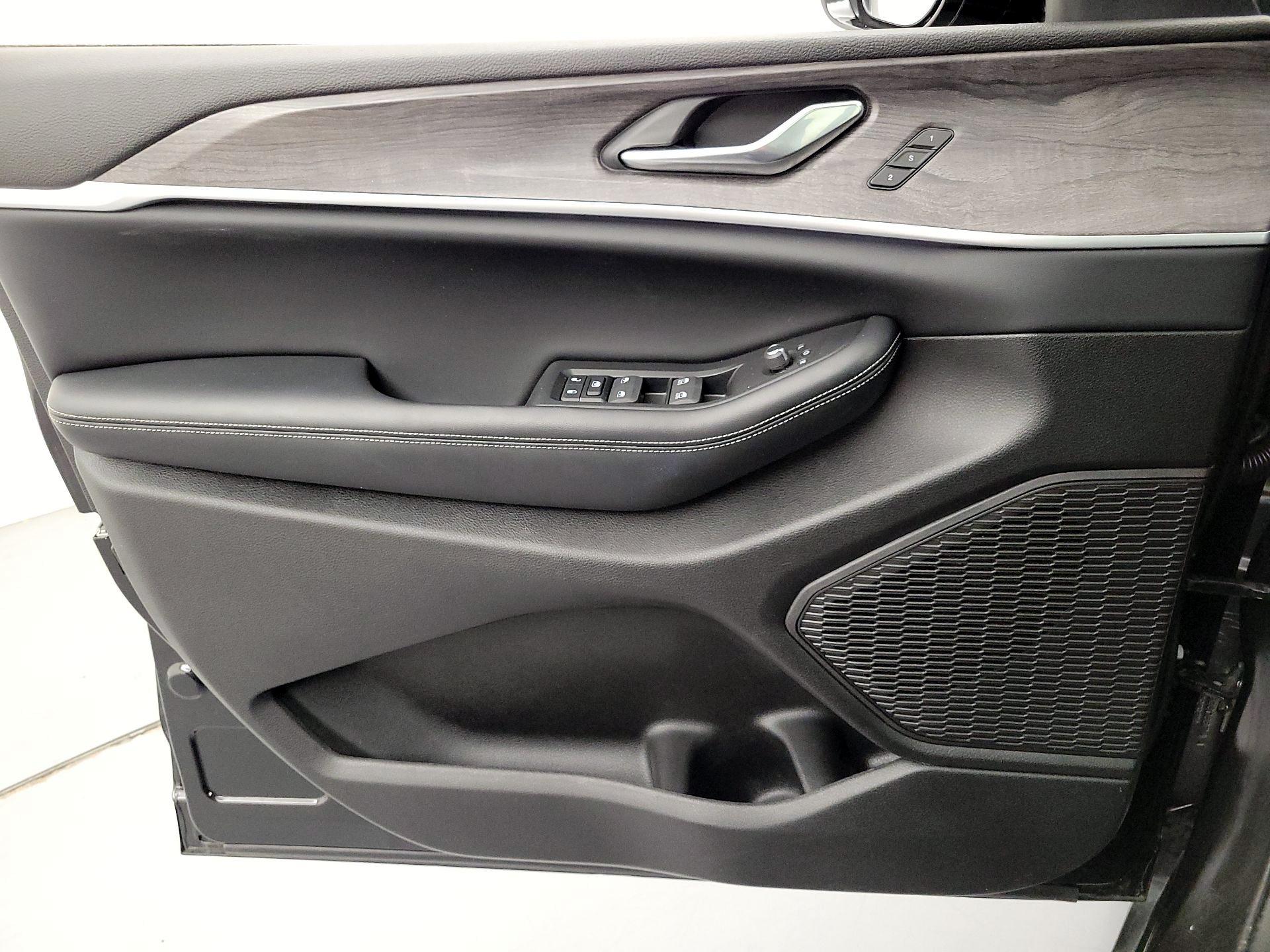 Thumbnail: 2024 Jeep Grand Cherokee - 12