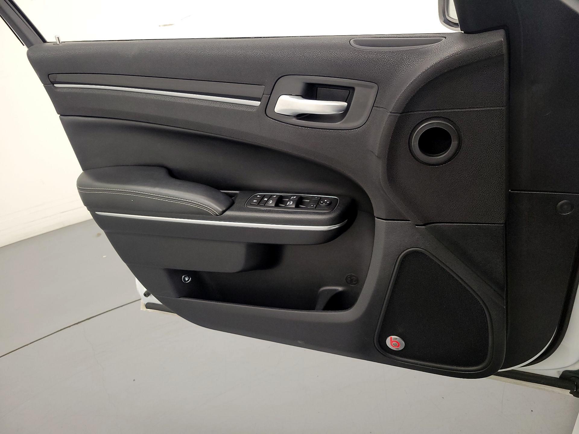 Thumbnail: 2017 Chrysler 300 - 12