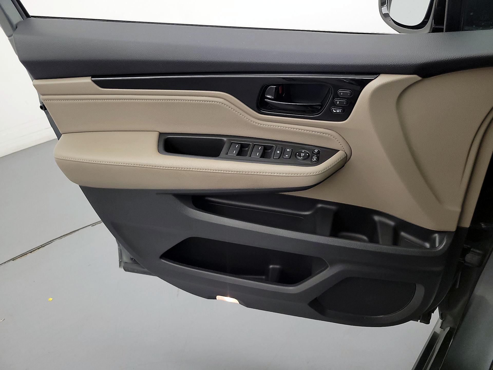 Thumbnail: 2018 Honda Odyssey - 12