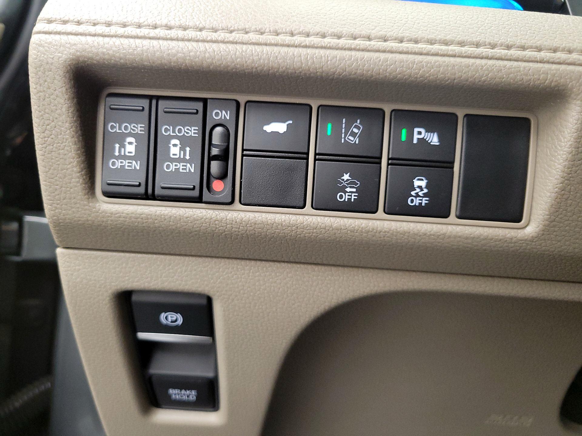 Thumbnail: 2018 Honda Odyssey - 13