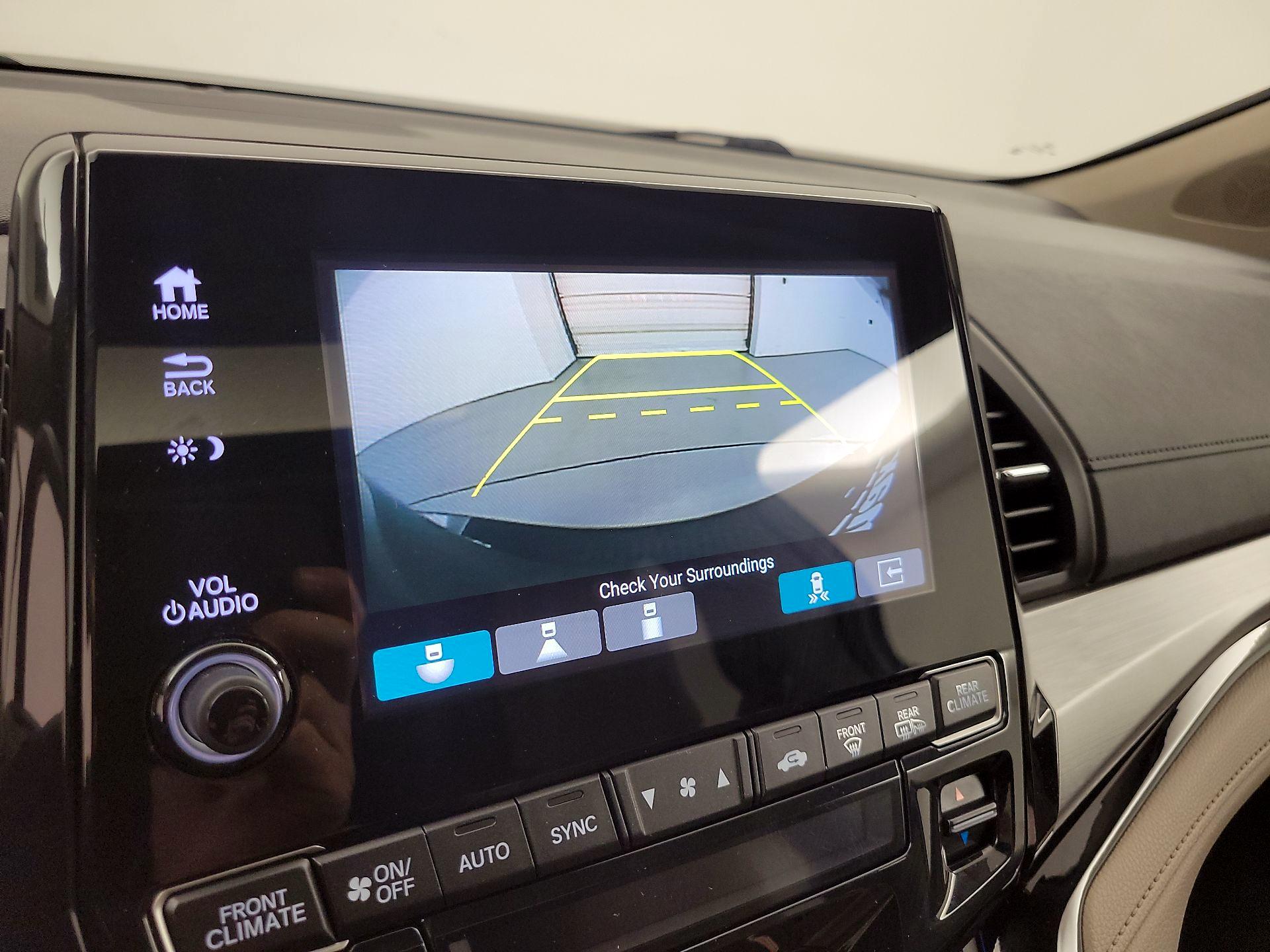 Thumbnail: 2018 Honda Odyssey - 15