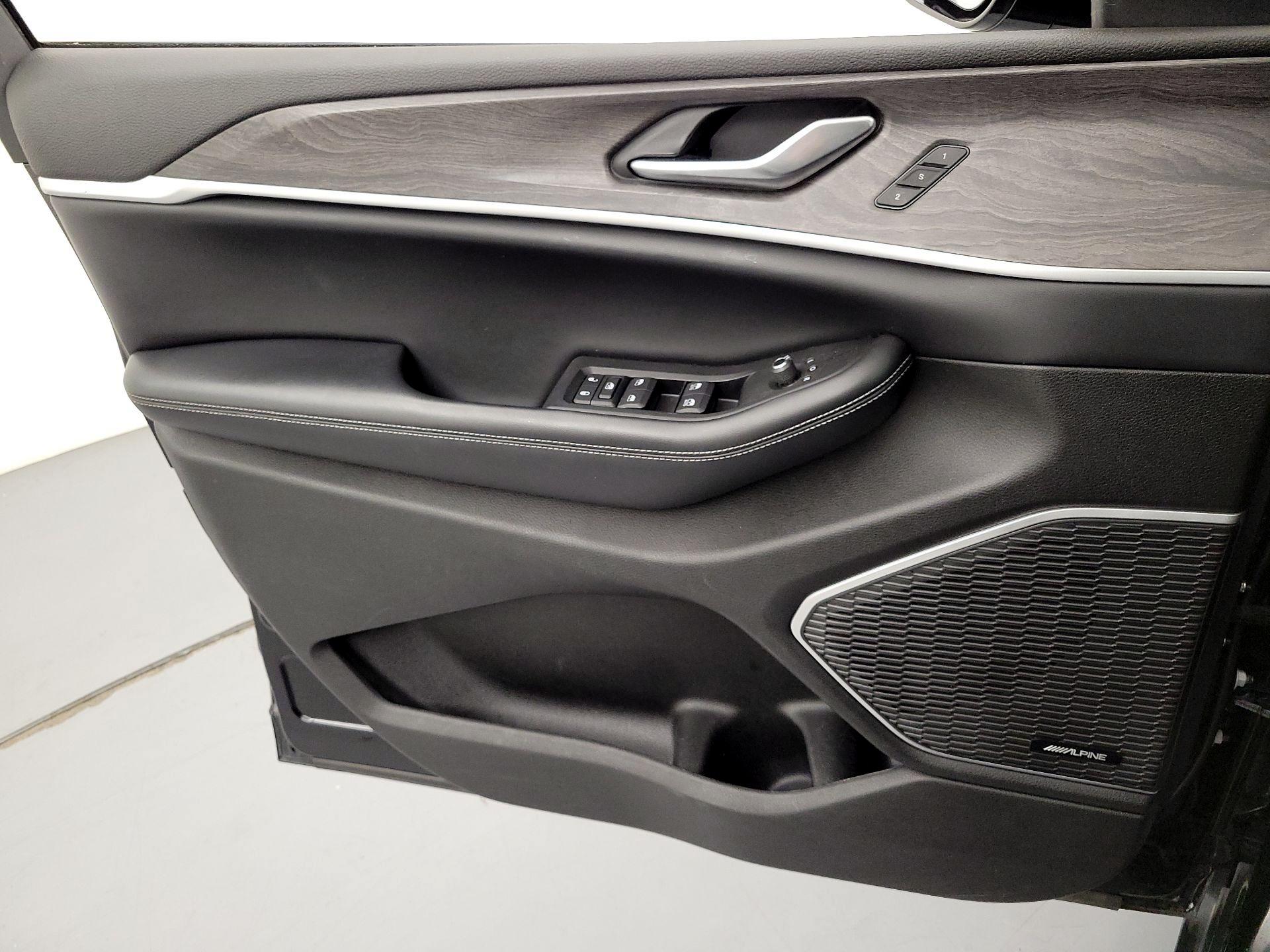 Thumbnail: 2023 Jeep Grand Cherokee - 12