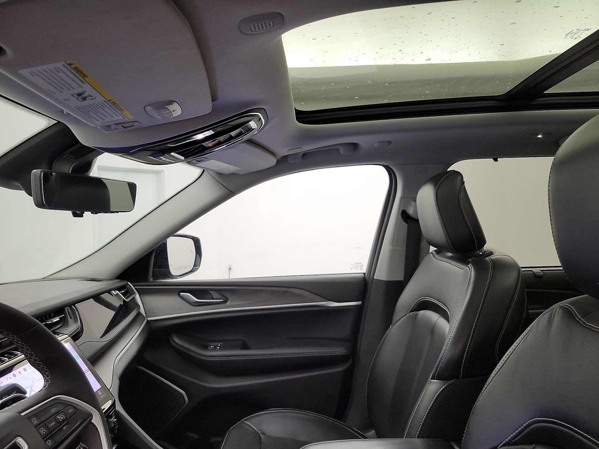 Thumbnail: 2023 Jeep Grand Cherokee - 20