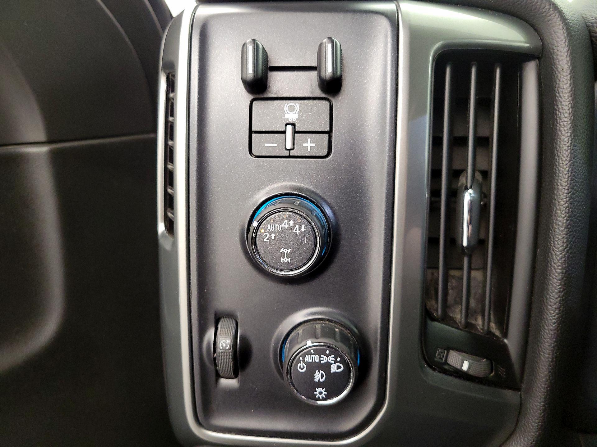 Thumbnail: 2018 Chevrolet Silverado 1500 - 13