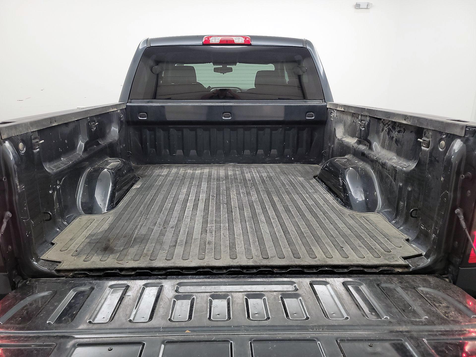 Thumbnail: 2018 Chevrolet Silverado 1500 - 19