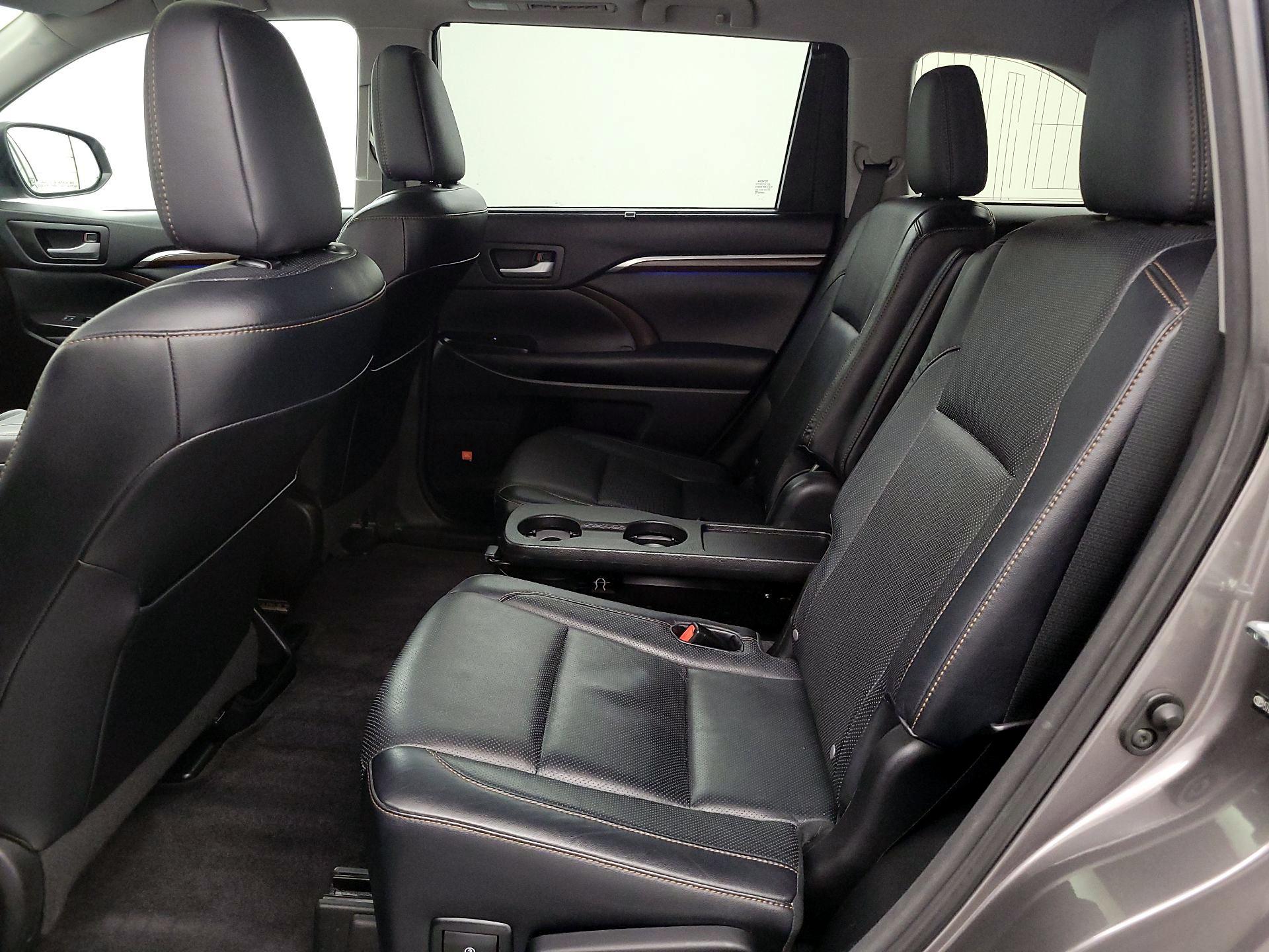 Thumbnail: 2014 Toyota Highlander - 18