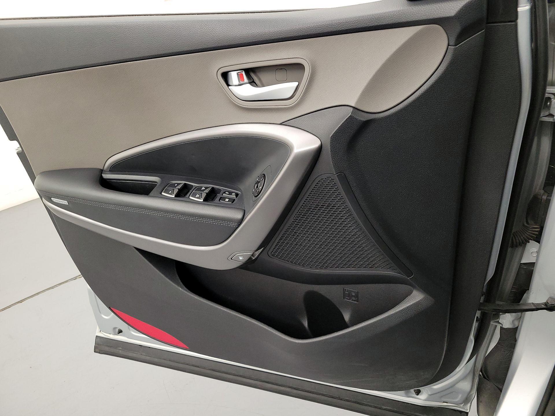 Thumbnail: 2015 Hyundai Santa Fe - 12