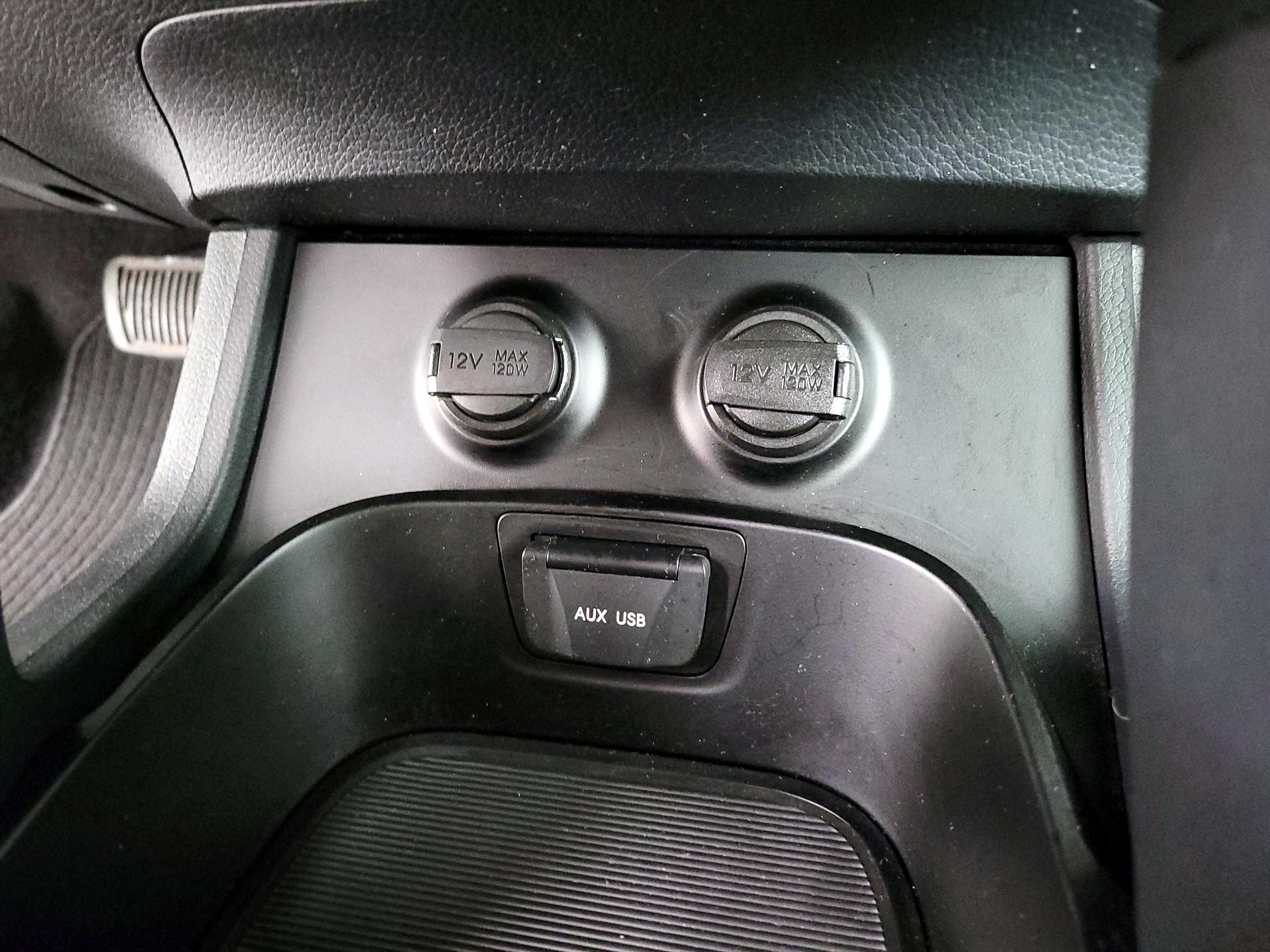 Thumbnail: 2015 Hyundai Santa Fe - 18