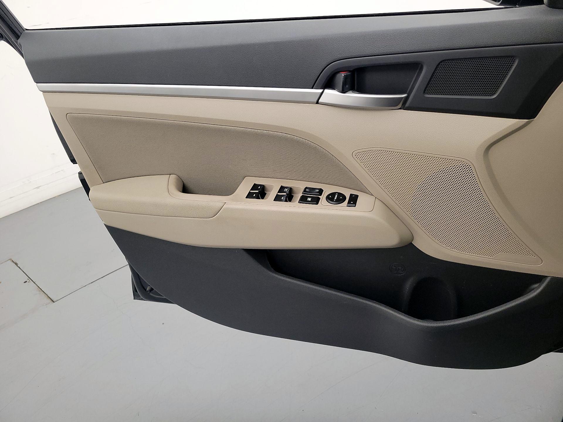 Thumbnail: 2020 Hyundai Elantra - 12