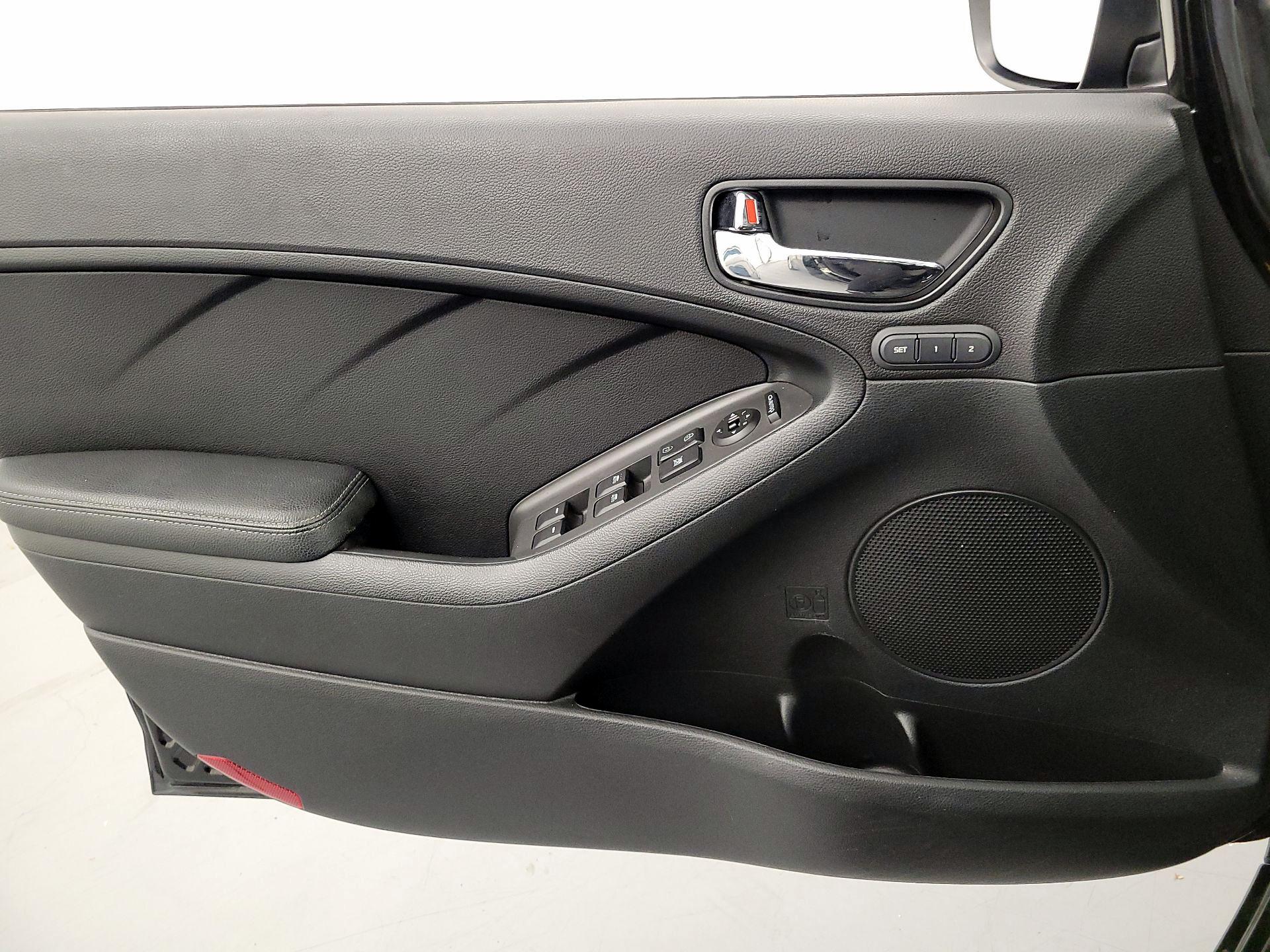 Thumbnail: 2017 Kia Forte - 12