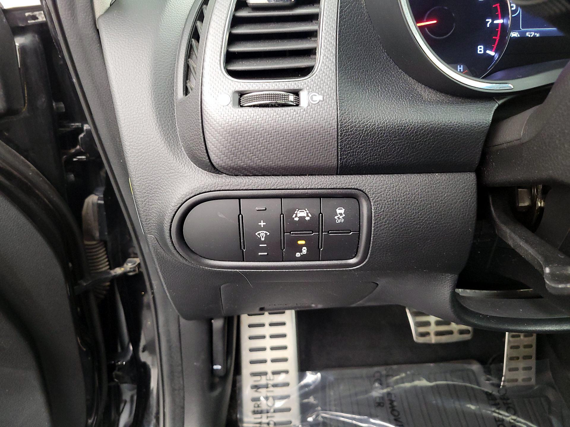 Thumbnail: 2017 Kia Forte - 13