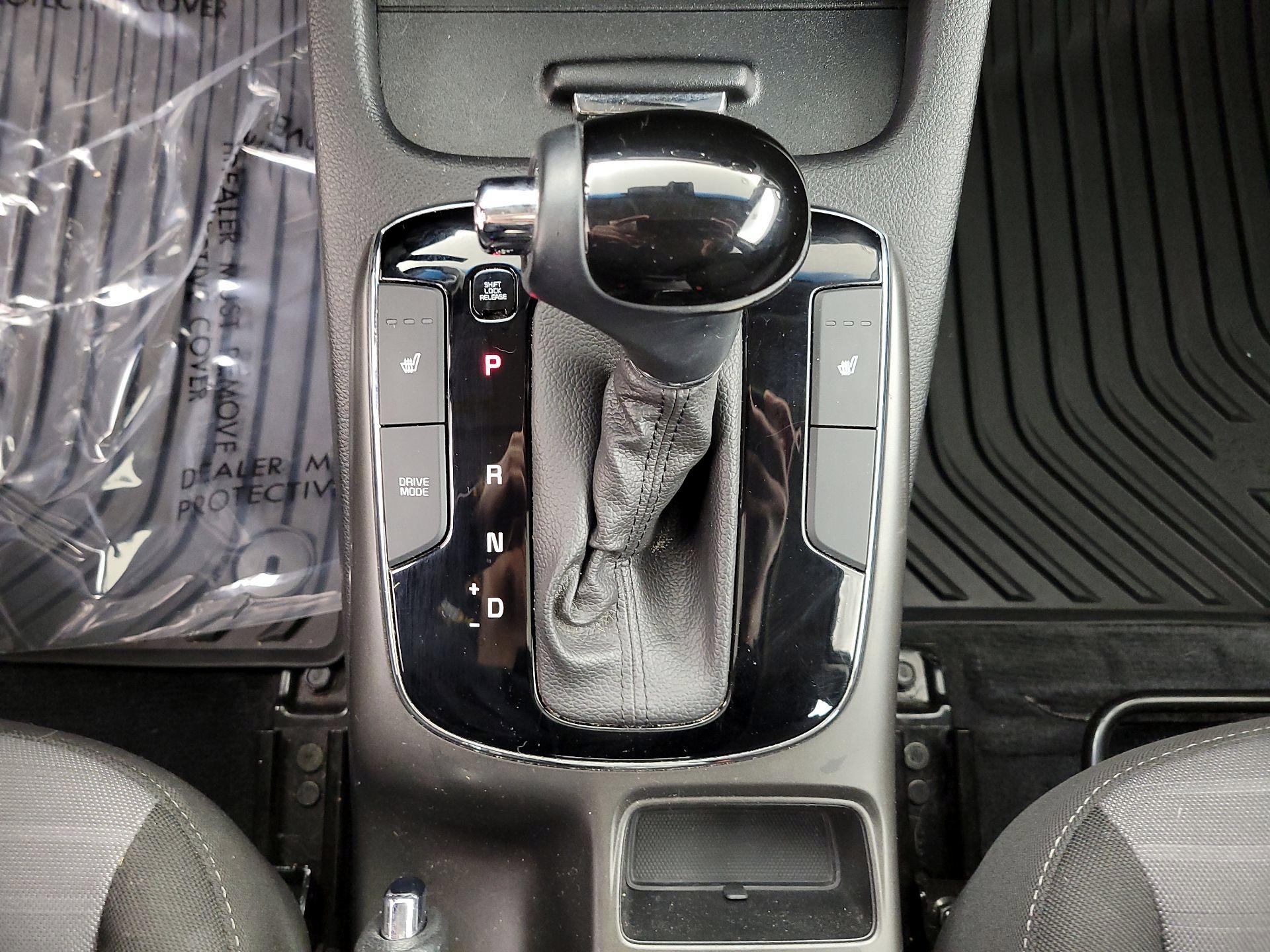 Thumbnail: 2017 Kia Forte - 18