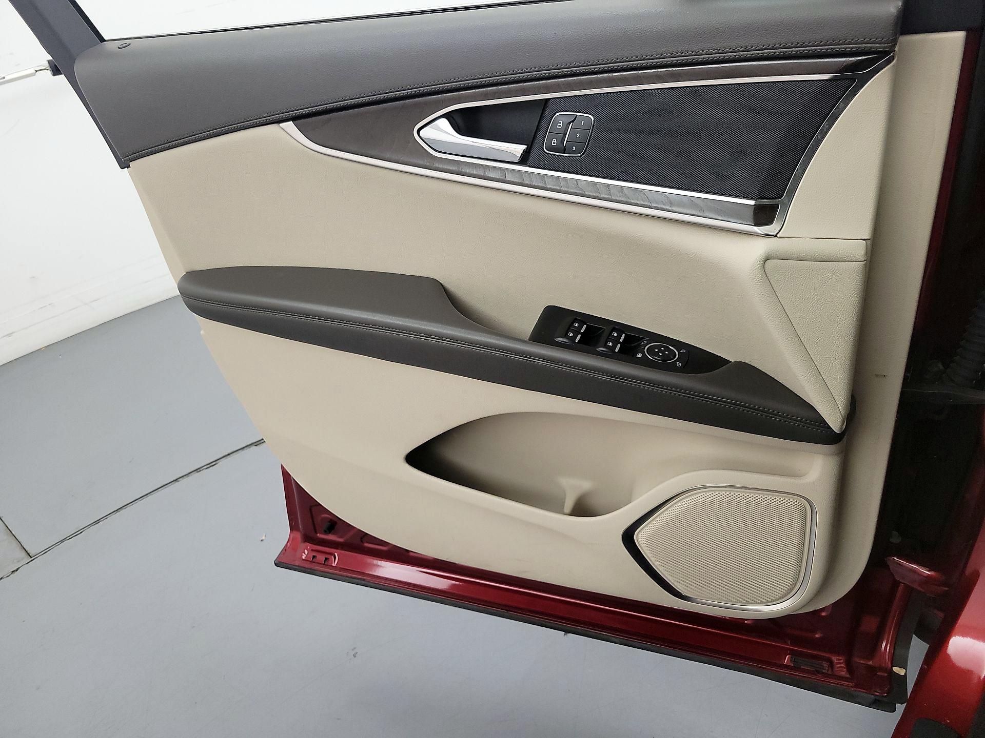 Thumbnail: 2019 Lincoln Nautilus - 12