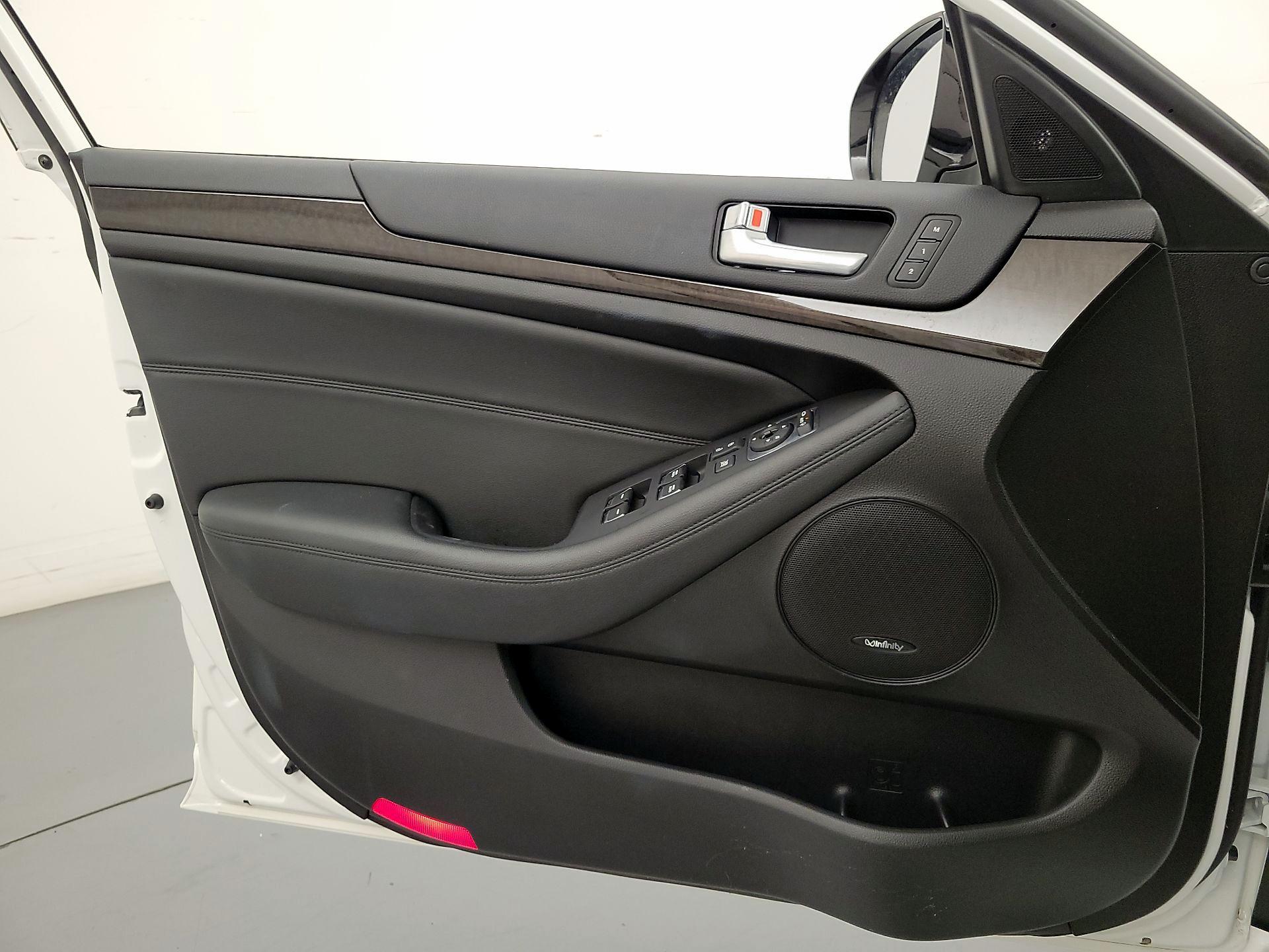 Thumbnail: 2015 Kia Cadenza - 12