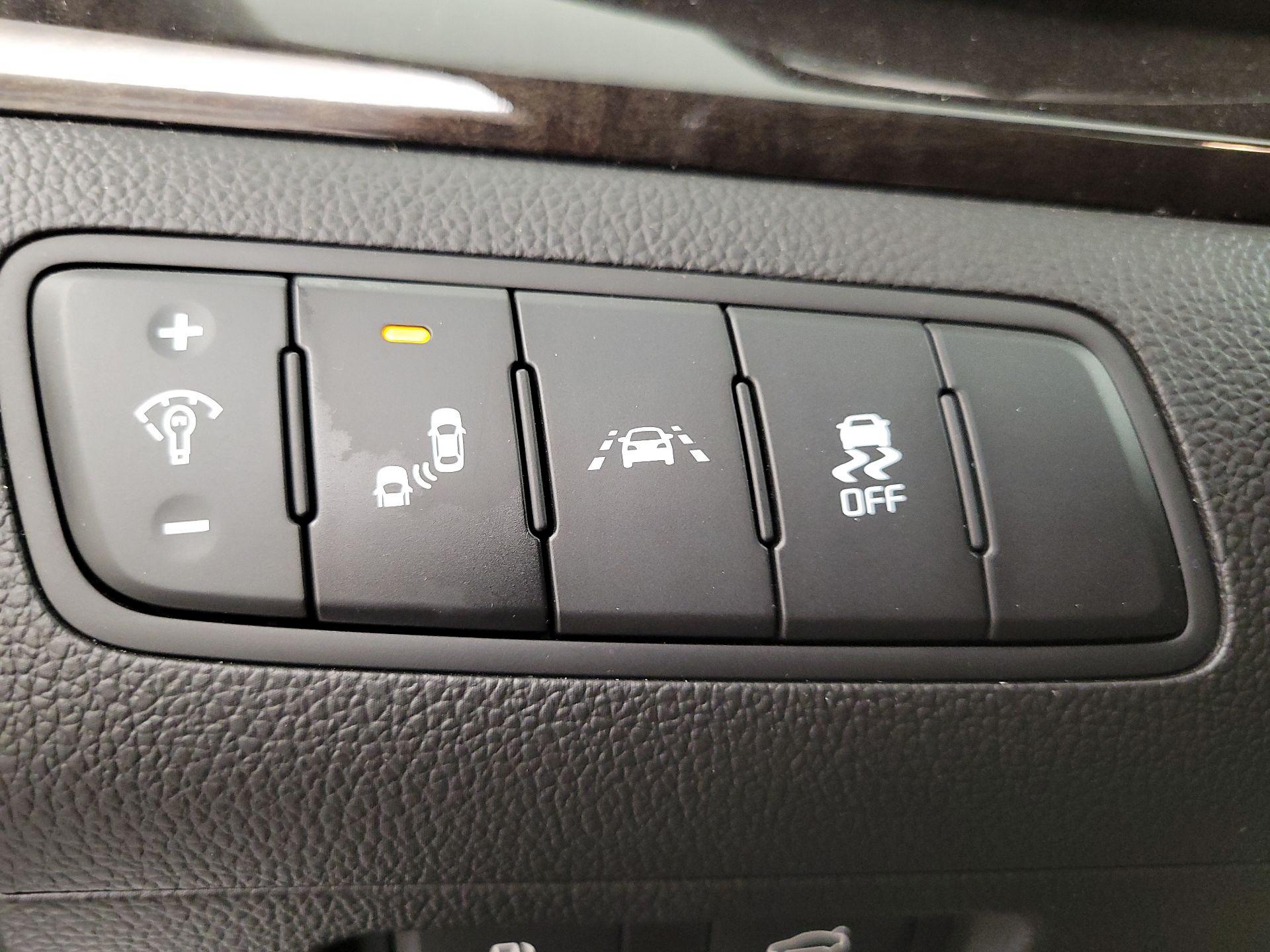 Thumbnail: 2015 Kia Cadenza - 13