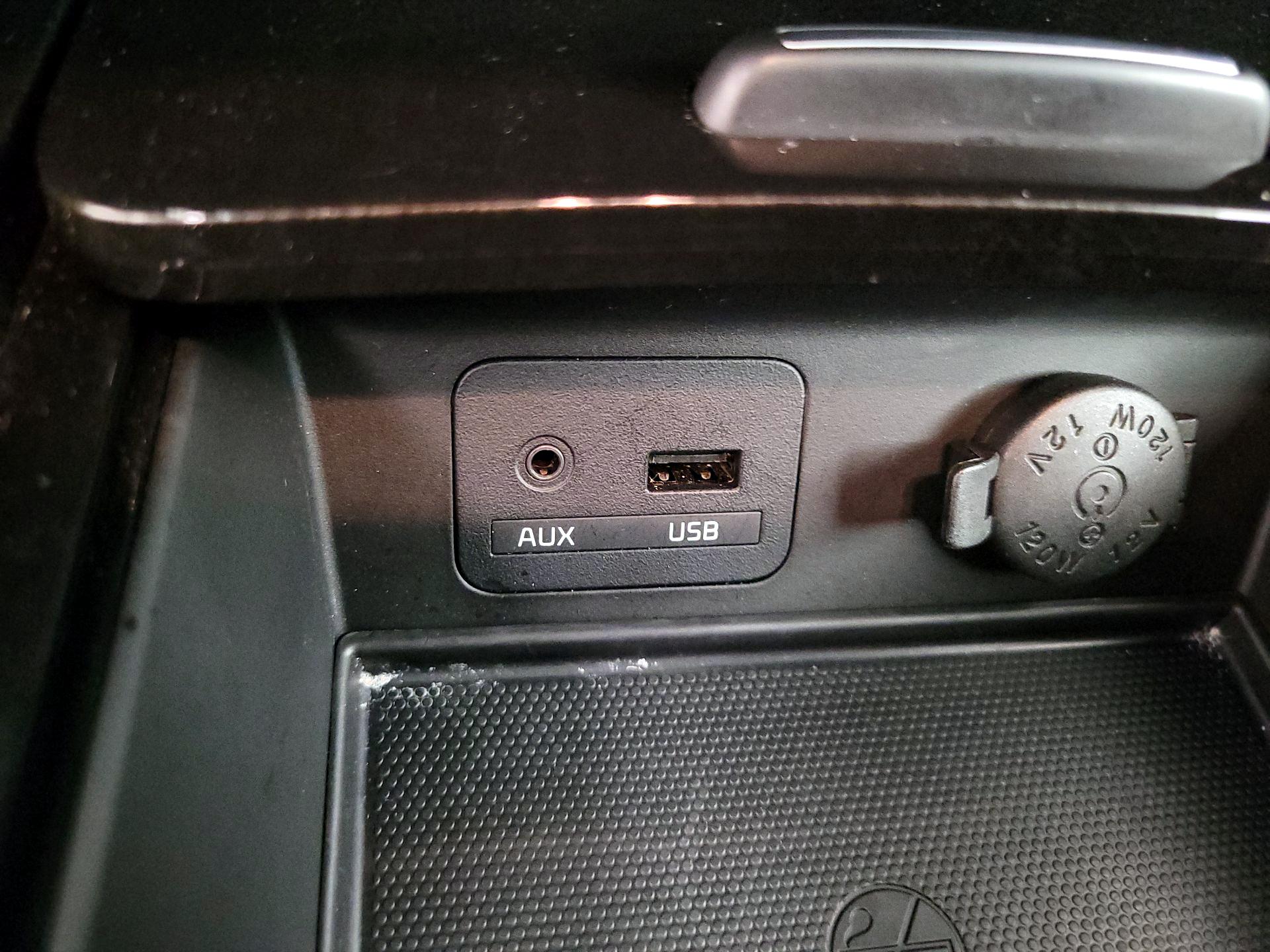 Thumbnail: 2015 Kia Cadenza - 19