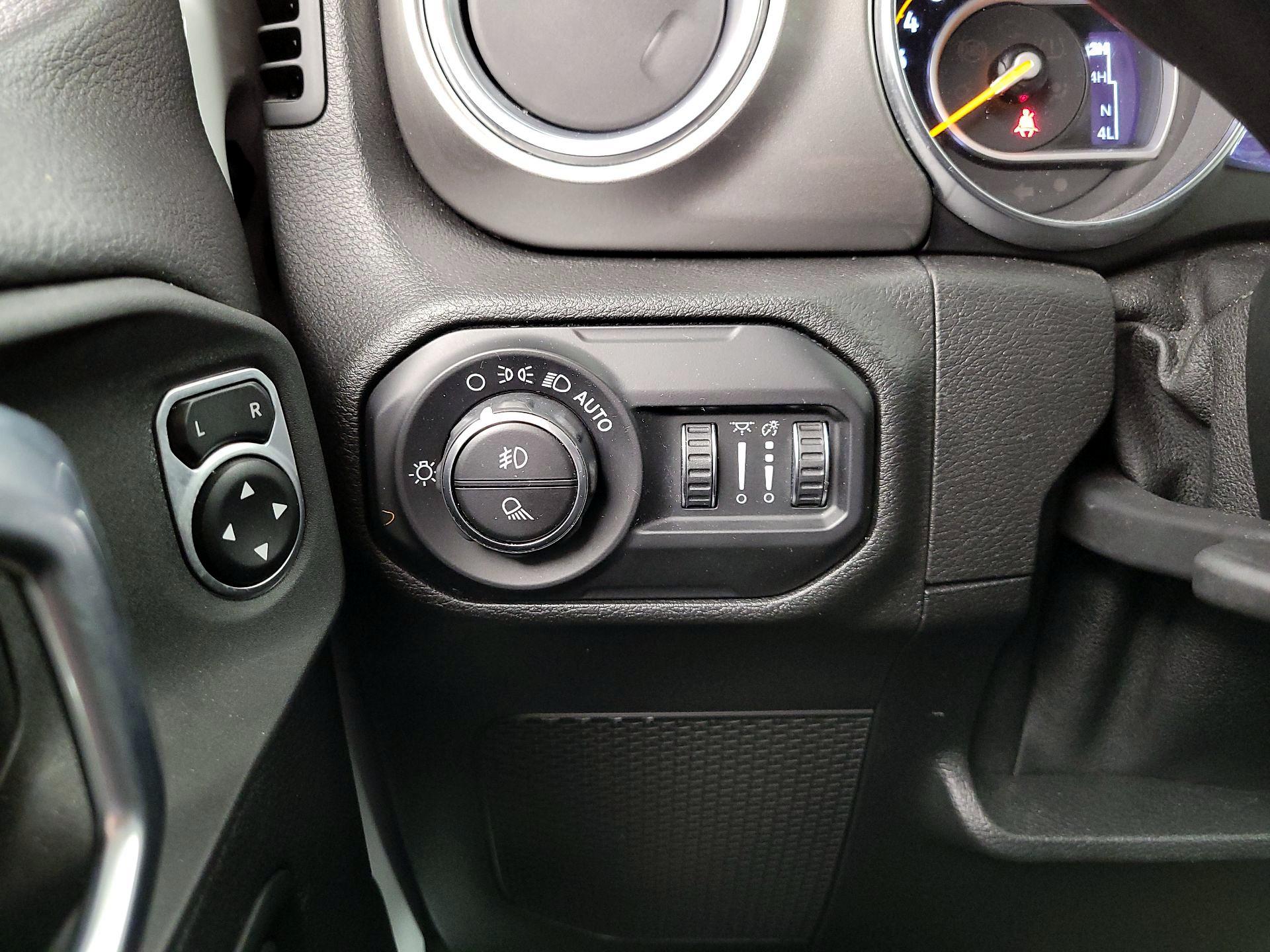 Thumbnail: 2020 Jeep Gladiator - 13