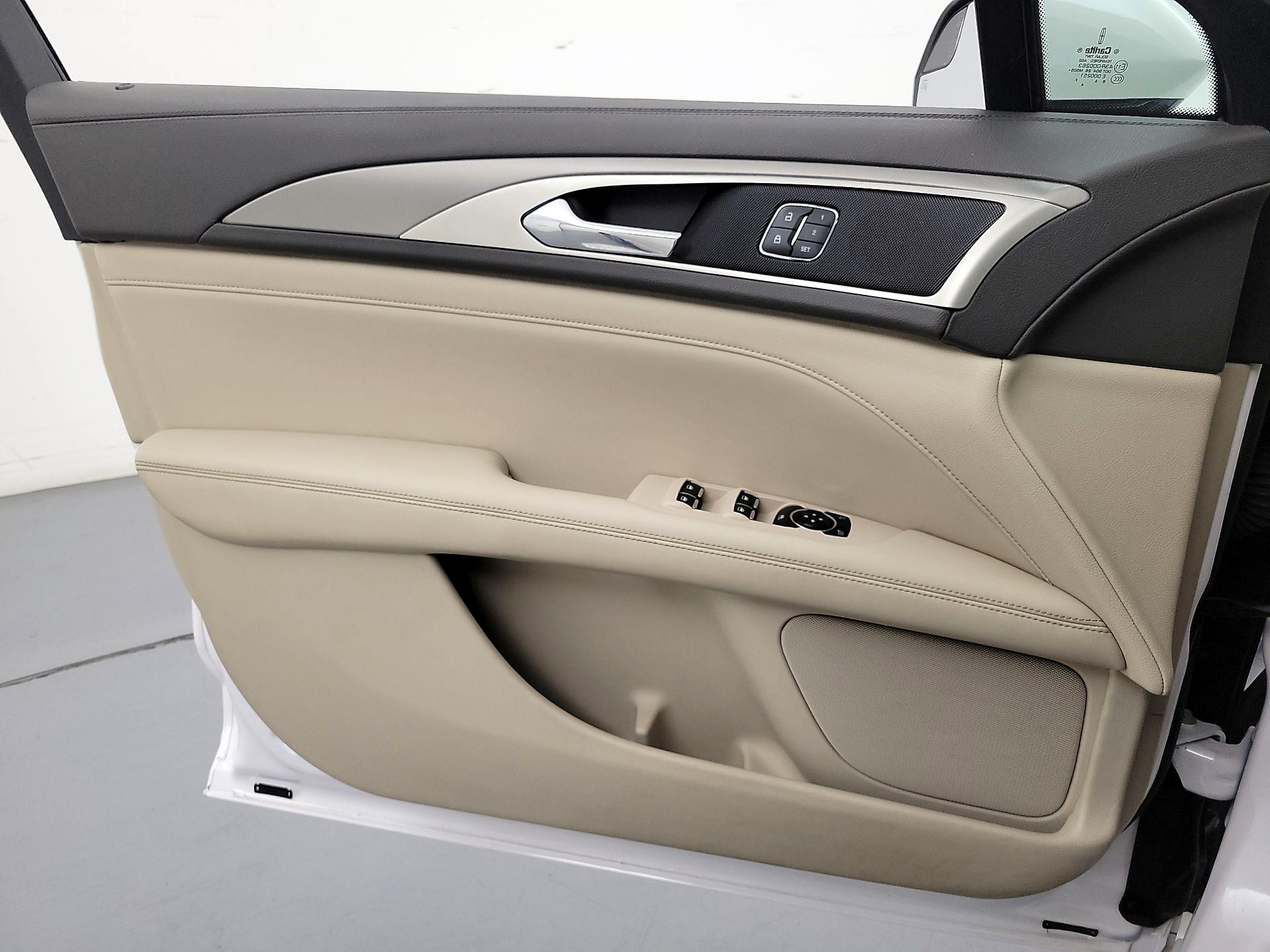 Thumbnail: 2017 Lincoln MKZ - 12