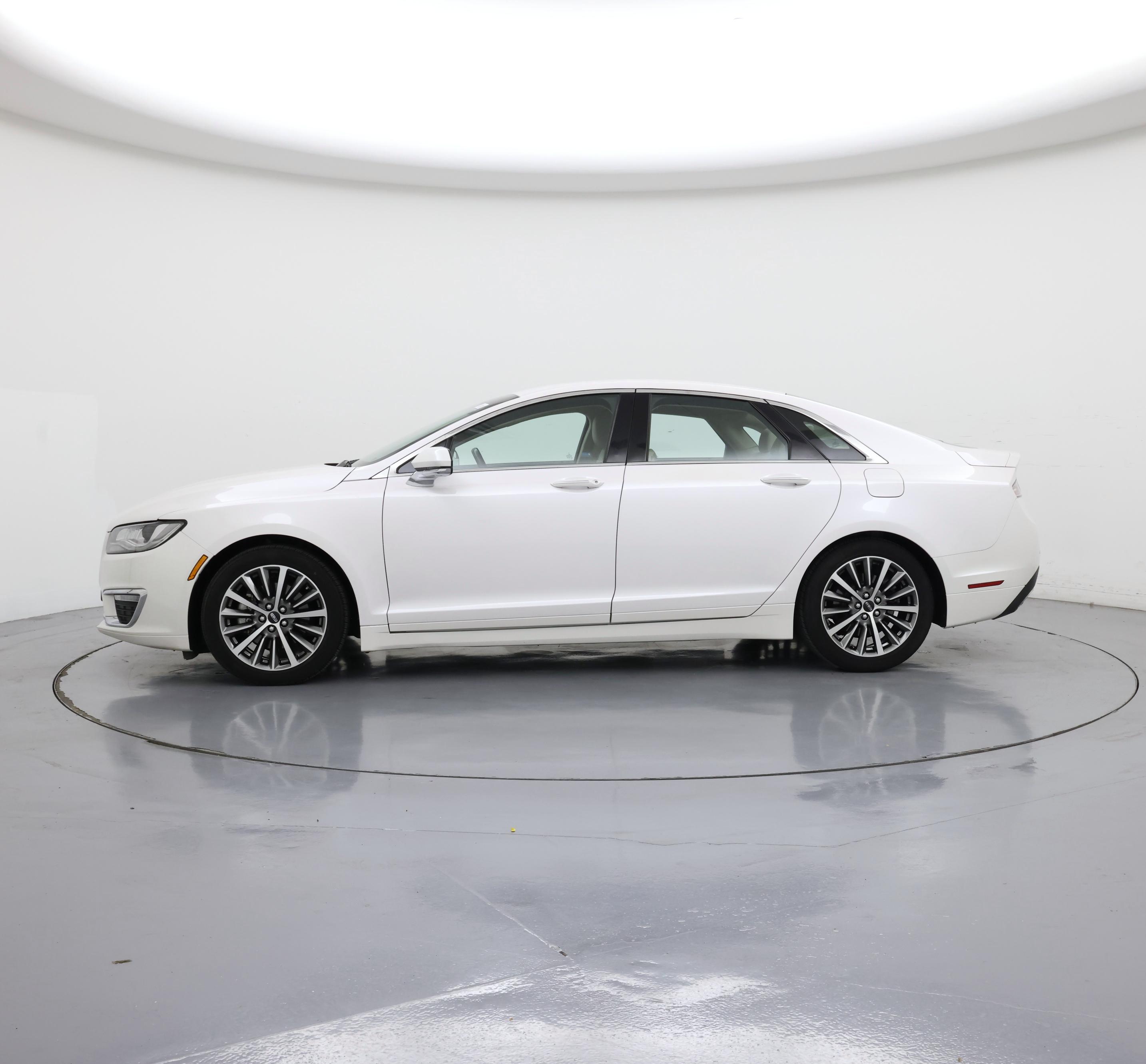 Thumbnail: 2017 Lincoln MKZ - 3