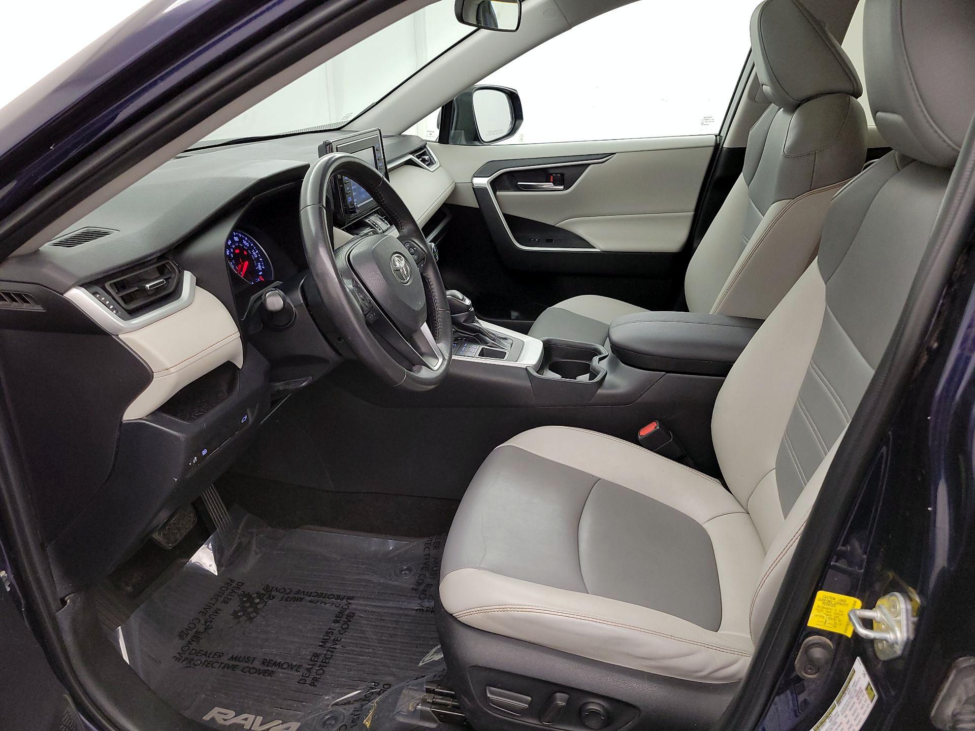 Thumbnail: 2020 Toyota RAV4 - 11