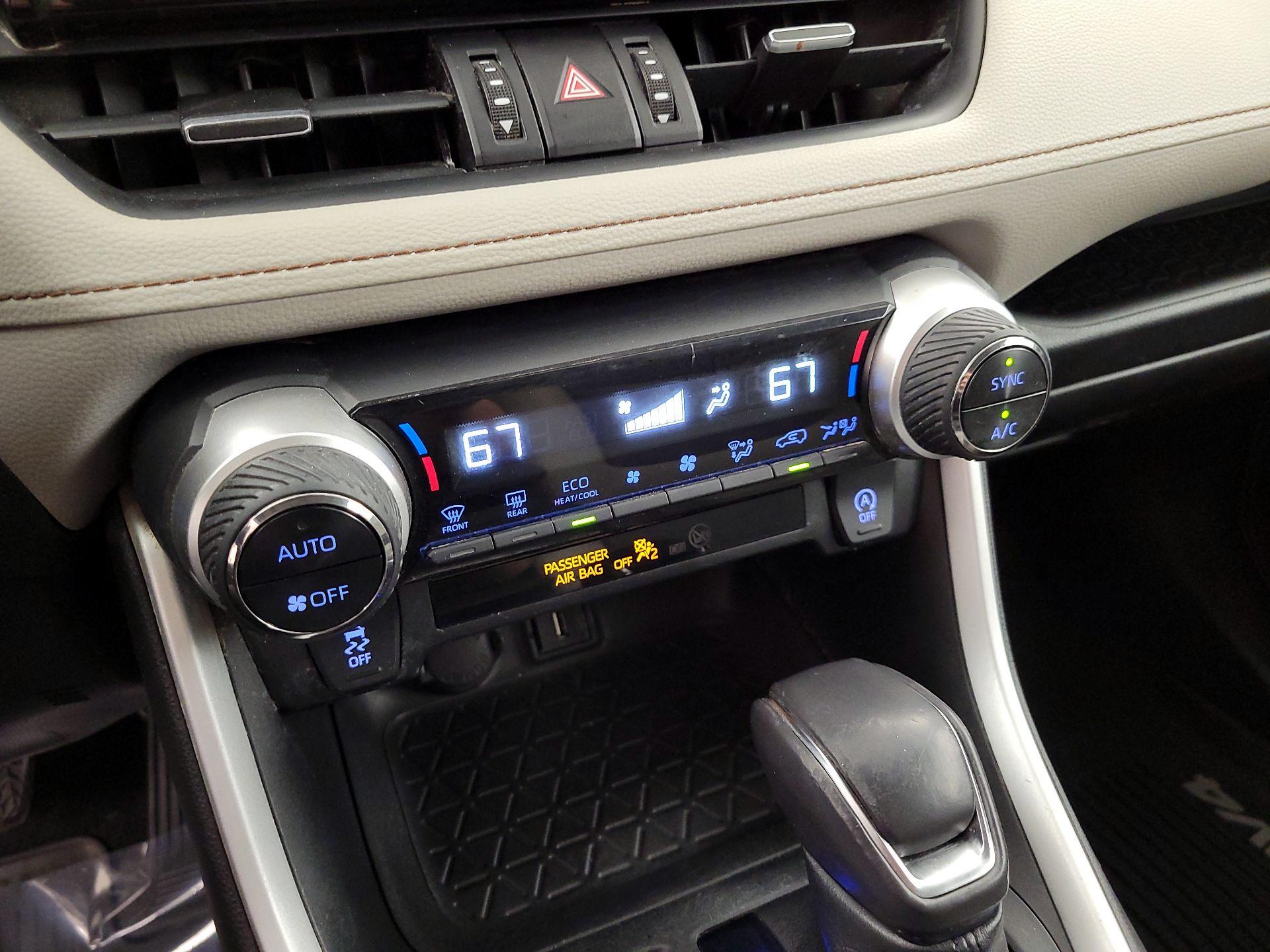 Thumbnail: 2020 Toyota RAV4 - 16