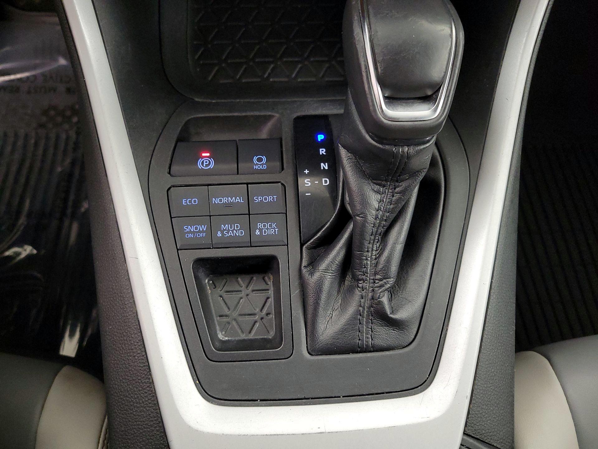 Thumbnail: 2020 Toyota RAV4 - 17