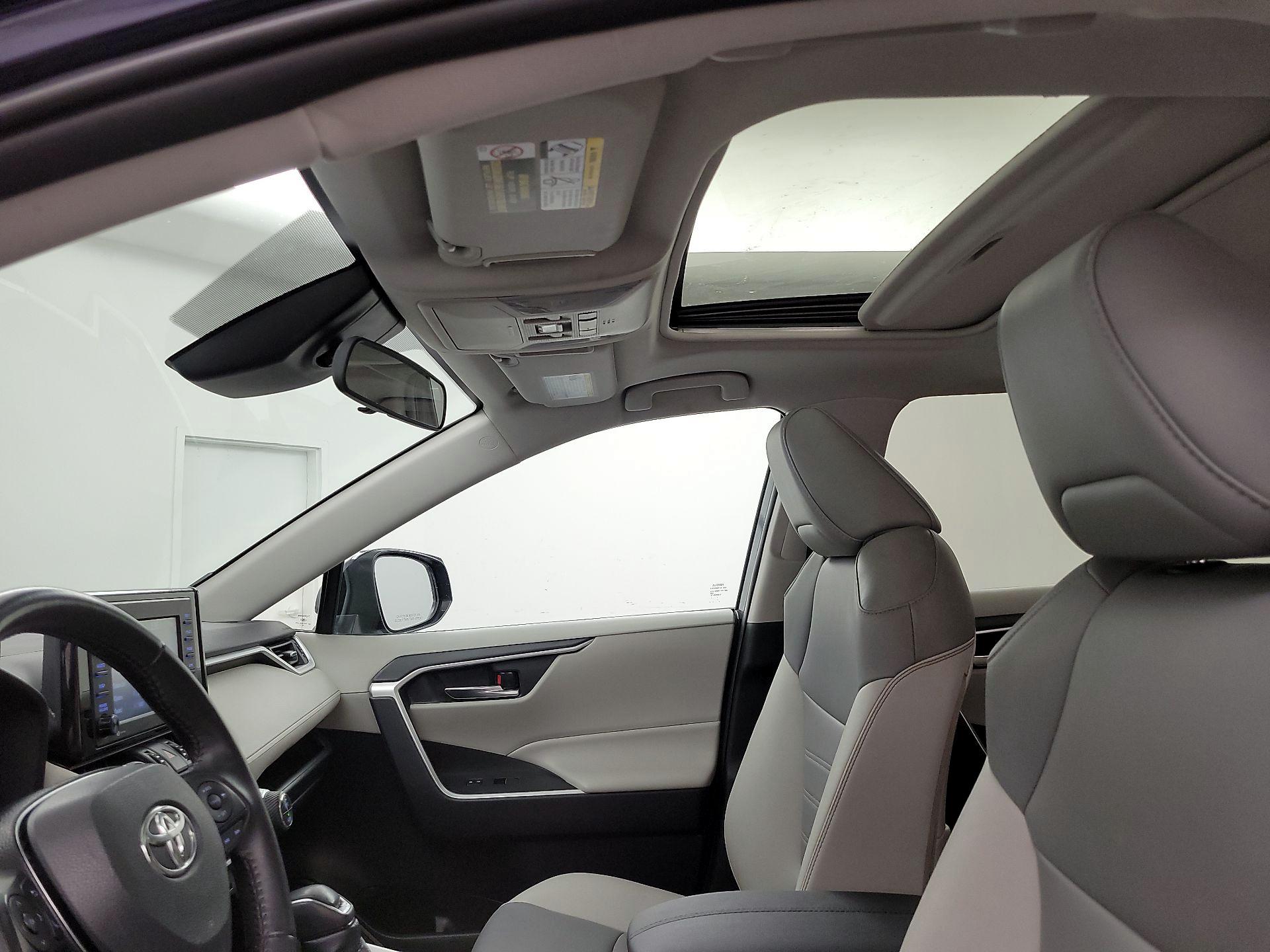 Thumbnail: 2020 Toyota RAV4 - 19