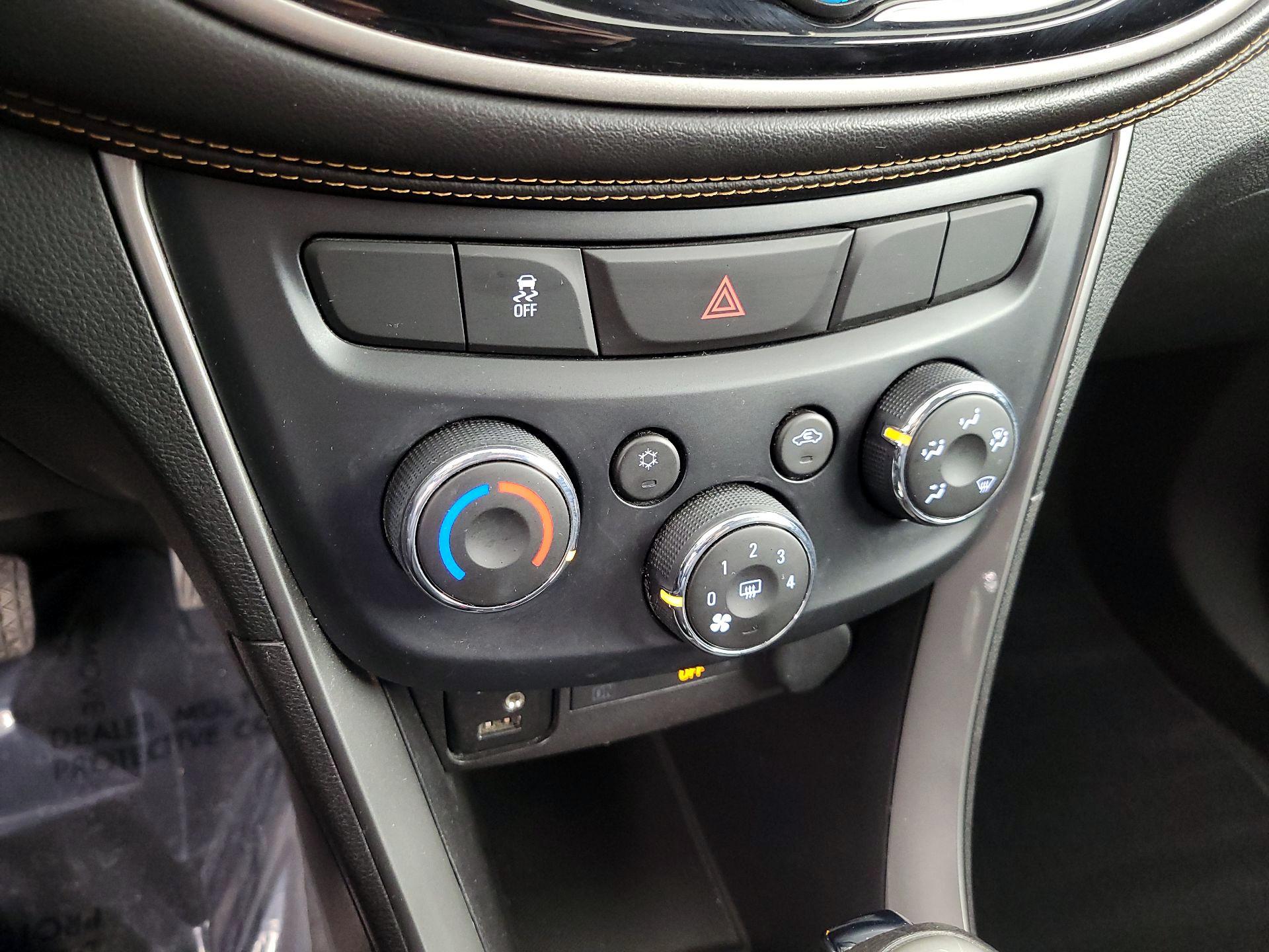 Thumbnail: 2017 Chevrolet Trax - 16