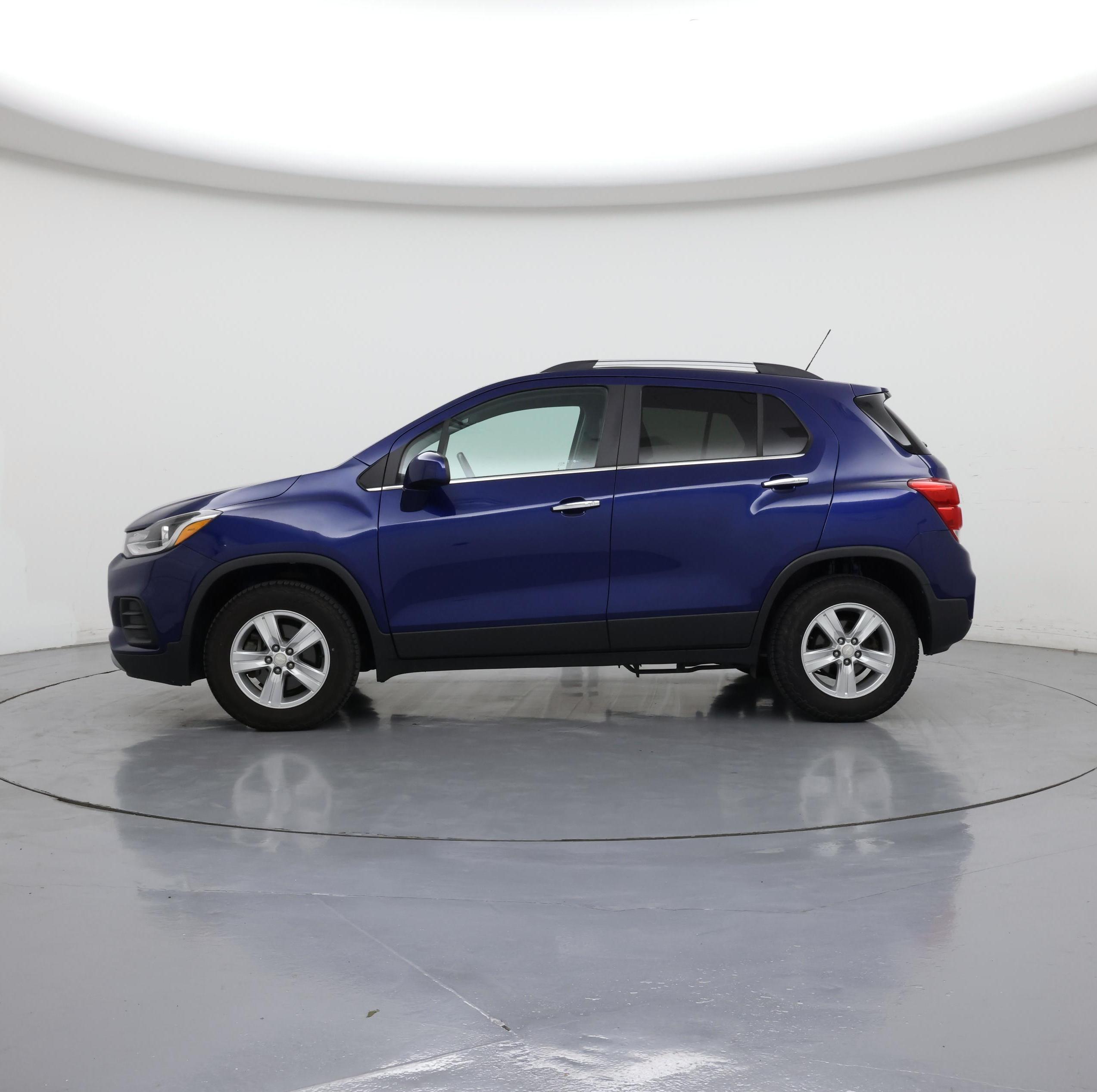 Thumbnail: 2017 Chevrolet Trax - 3