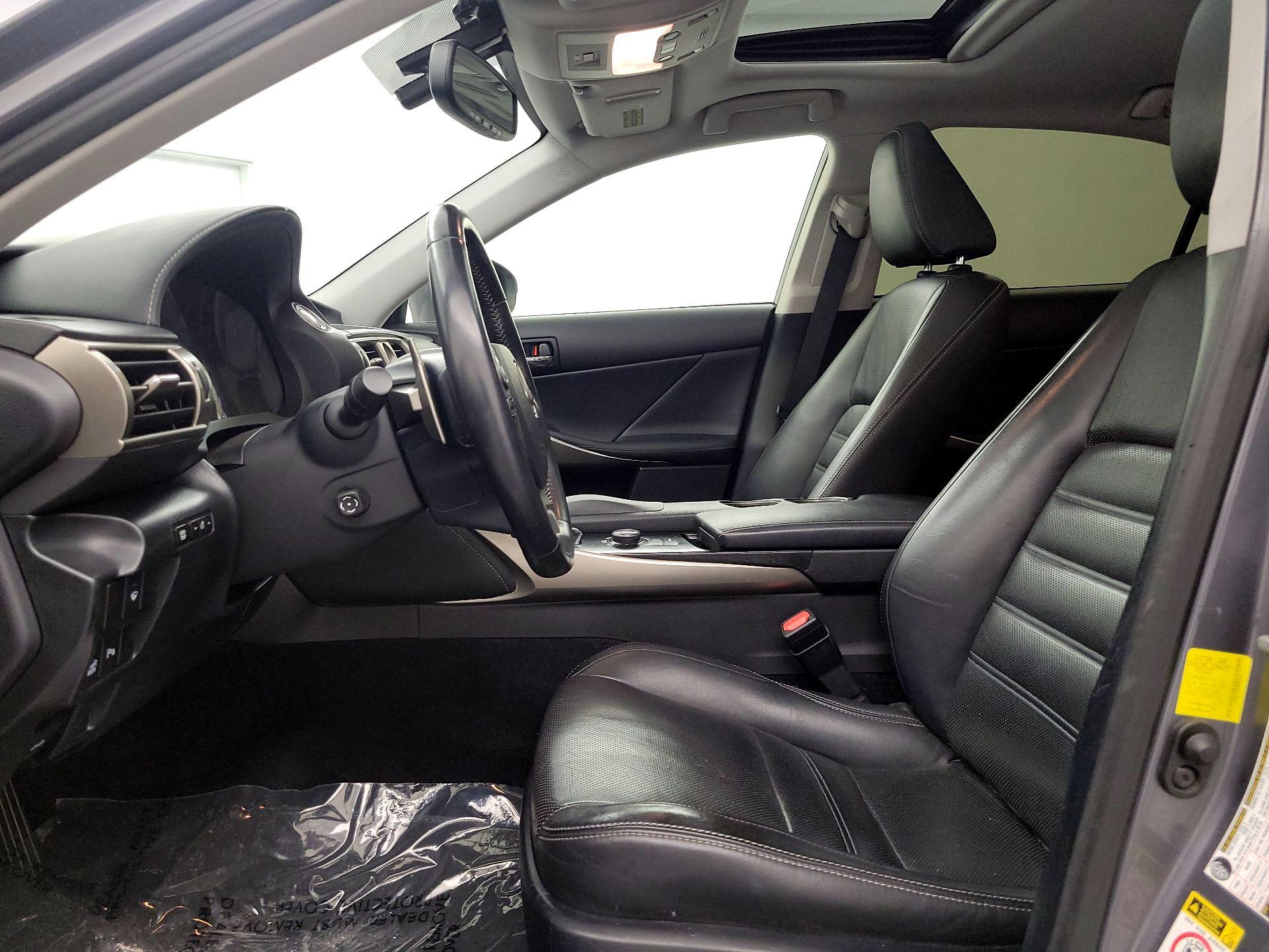 Thumbnail: 2014 Lexus IS - 11