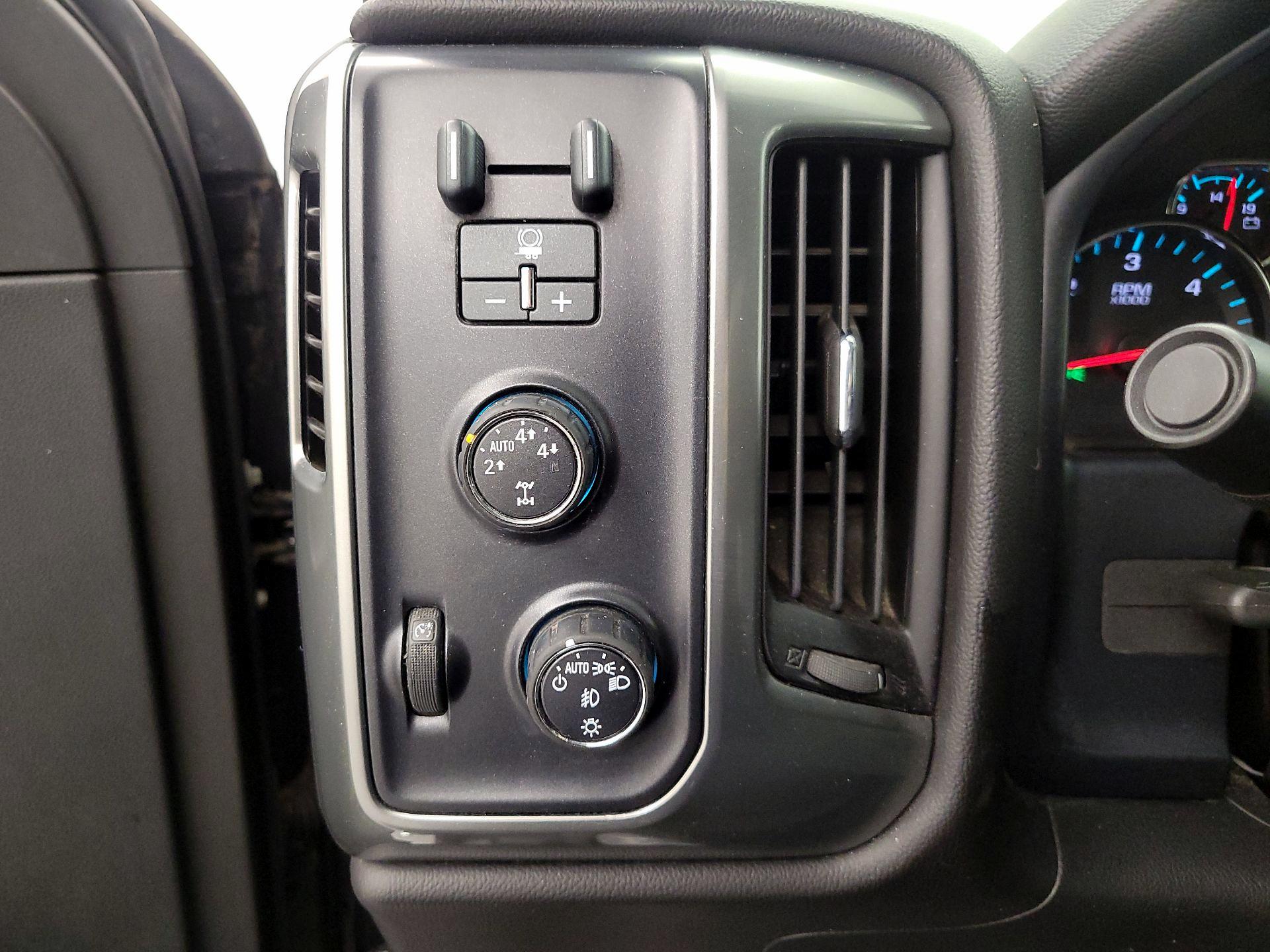 Thumbnail: 2016 Chevrolet Silverado 1500 - 13