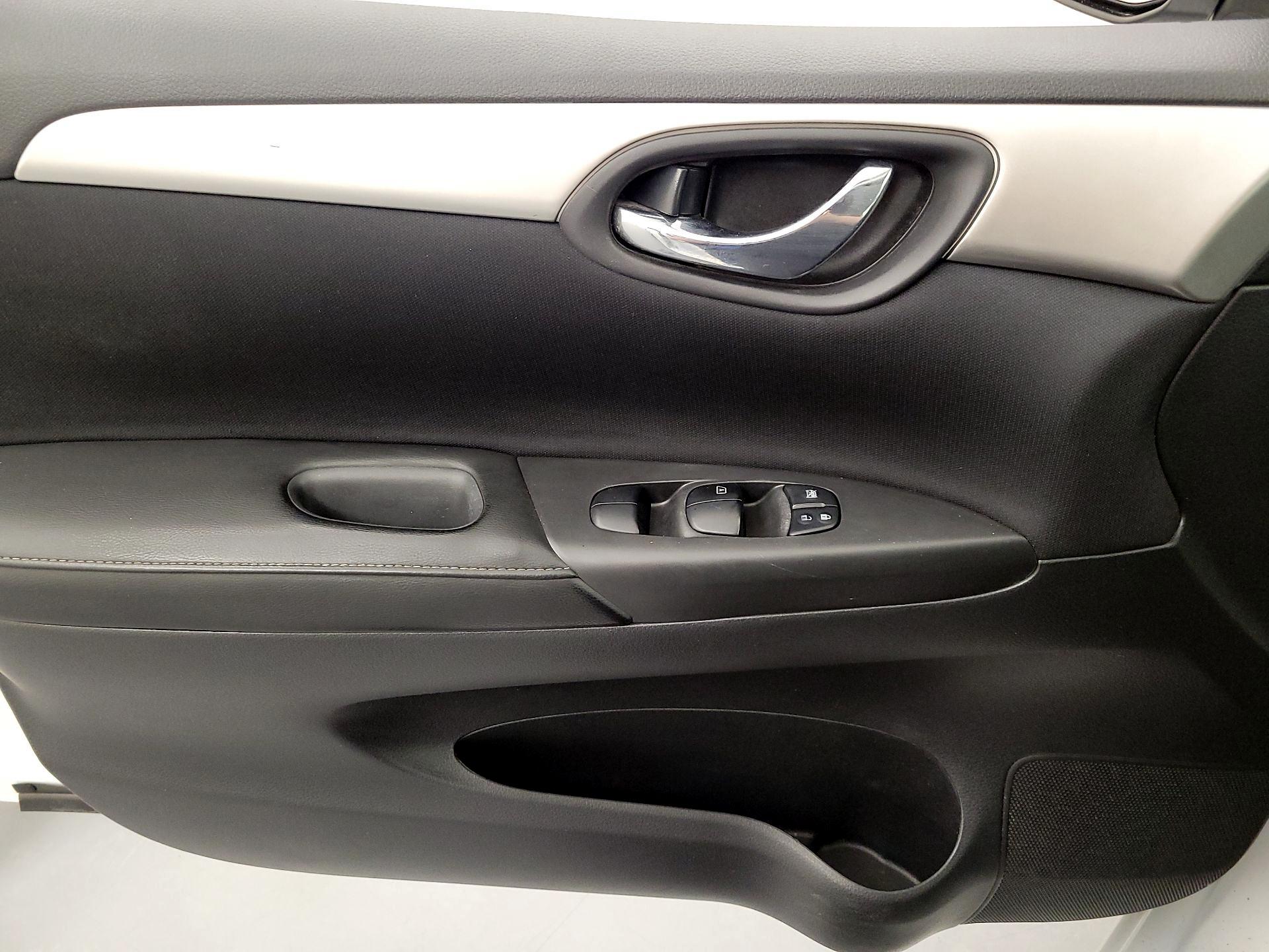 Thumbnail: 2019 Nissan Sentra - 12