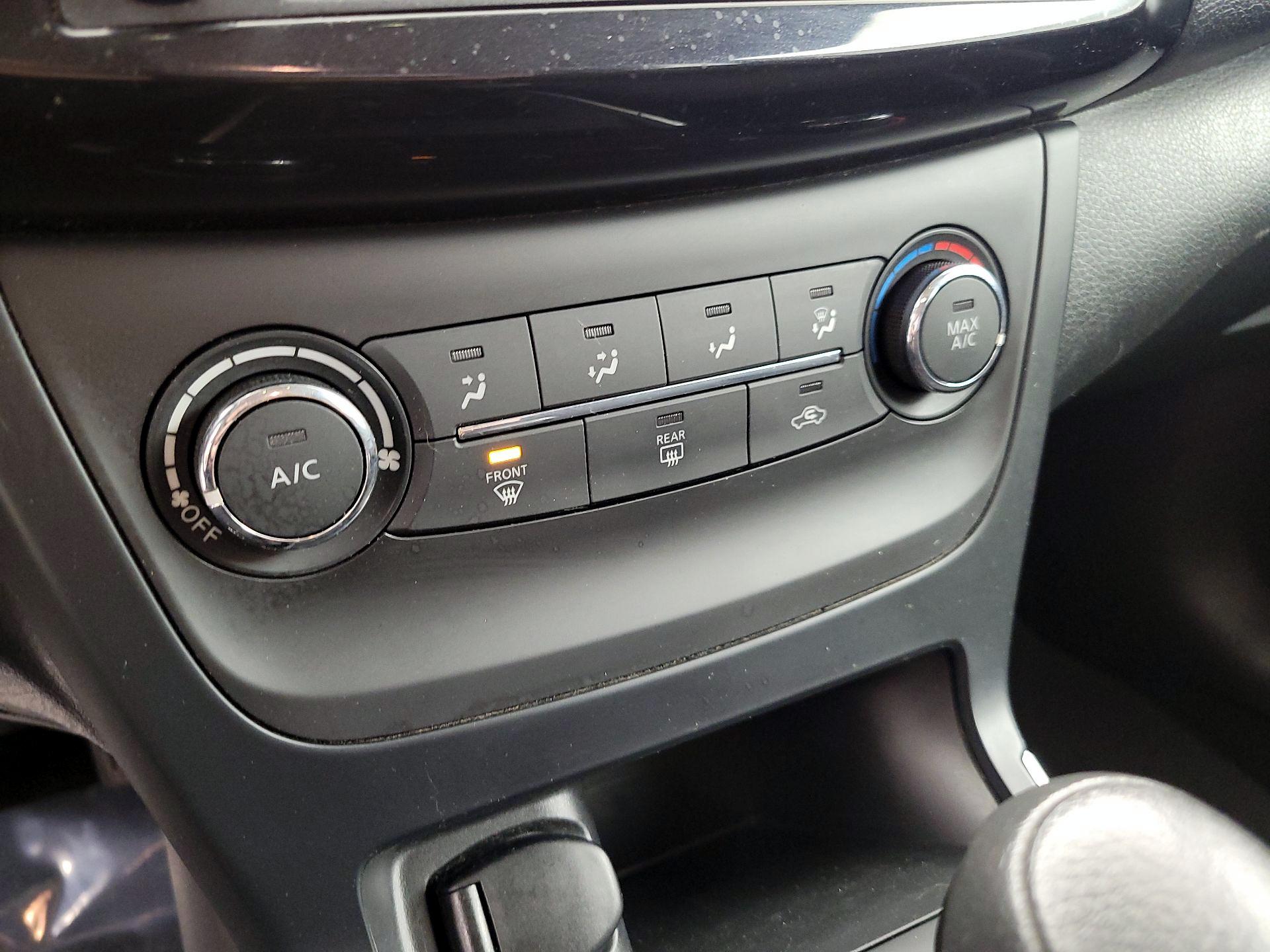 Thumbnail: 2019 Nissan Sentra - 16