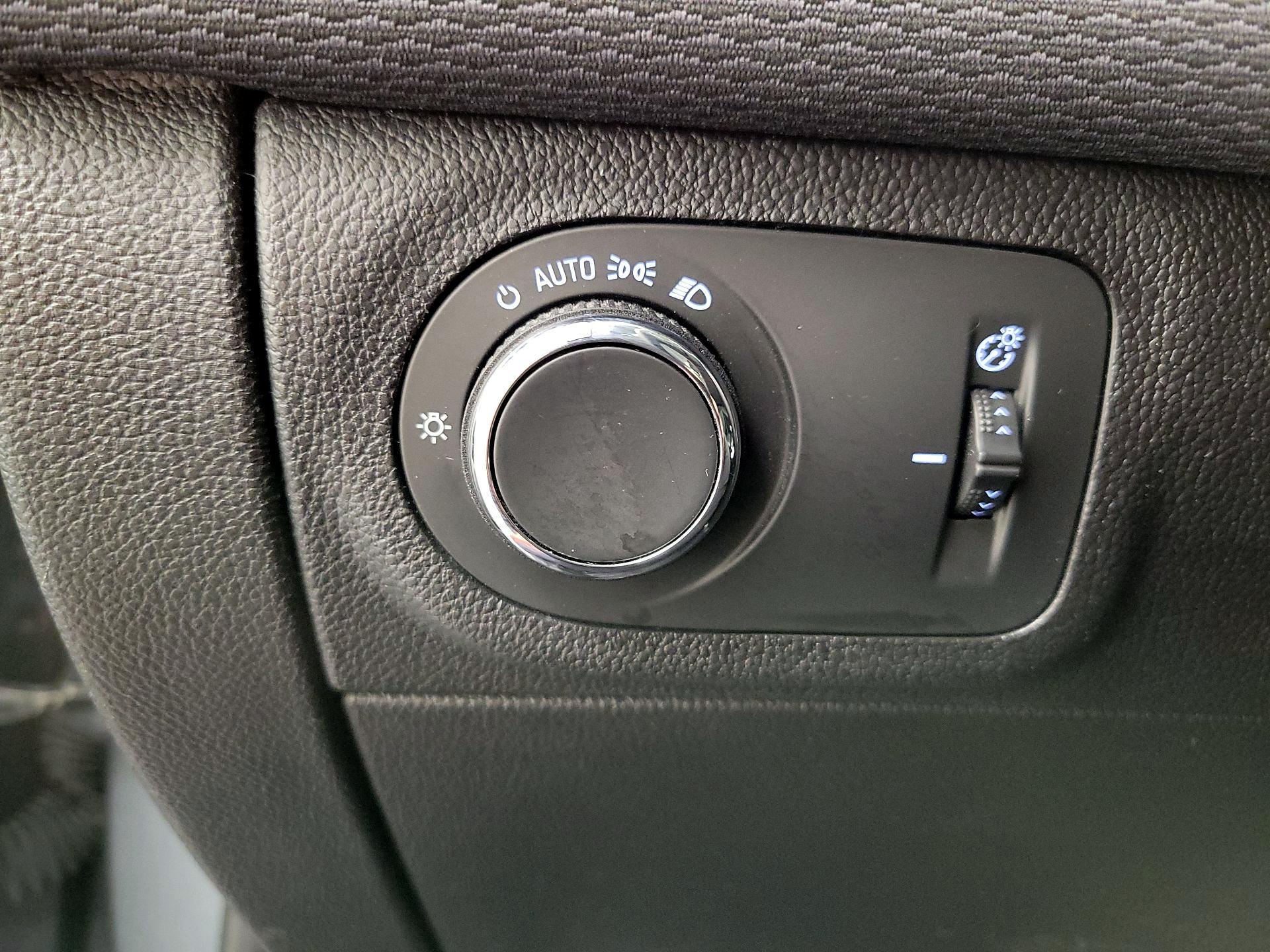 Thumbnail: 2018 Chevrolet Cruze - 13