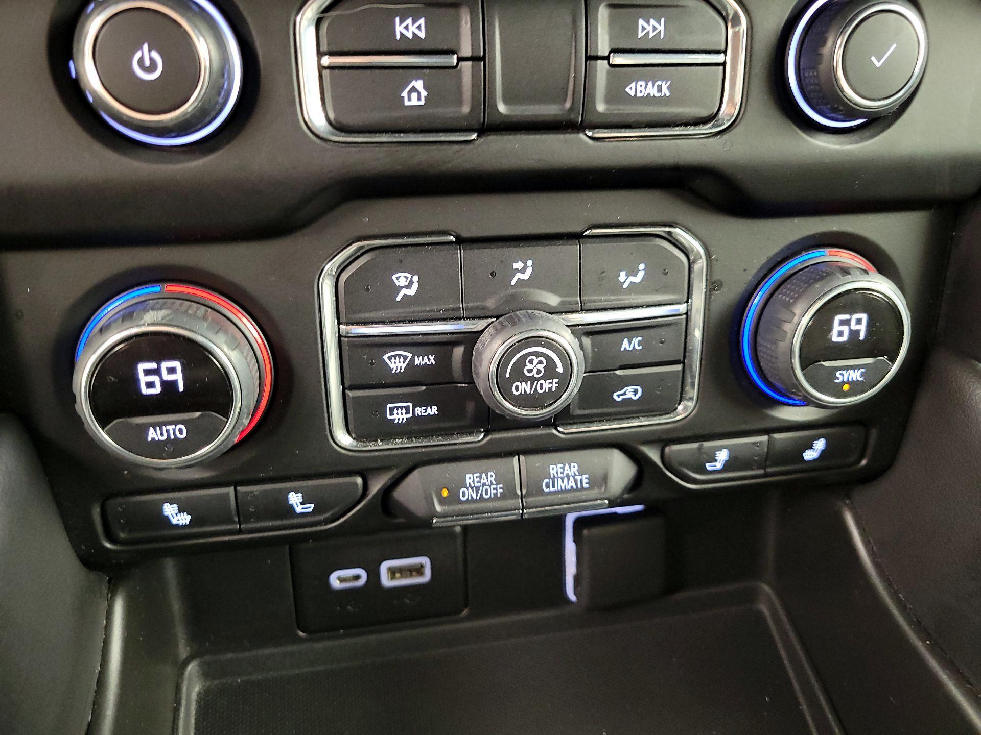 Thumbnail: 2022 Chevrolet Tahoe - 17