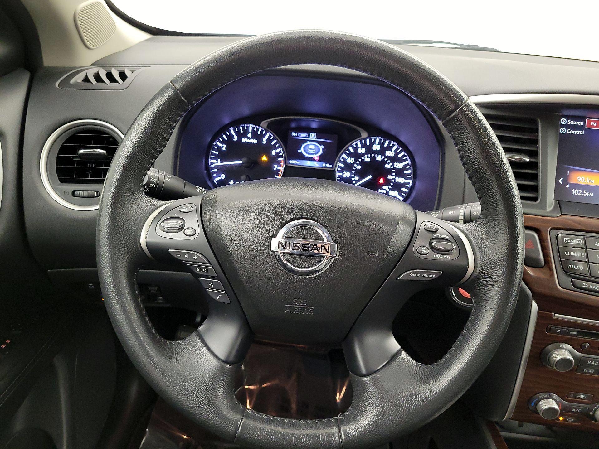 Thumbnail: 2017 Nissan Pathfinder - 10