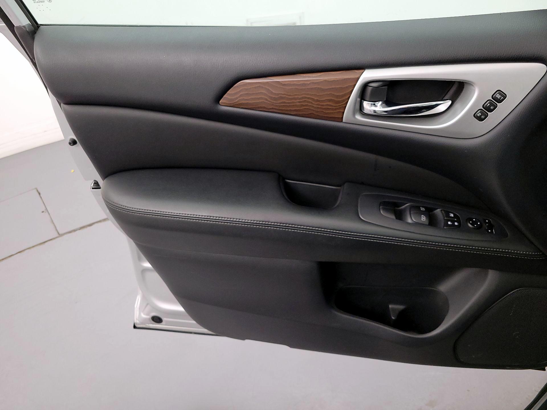 Thumbnail: 2017 Nissan Pathfinder - 12