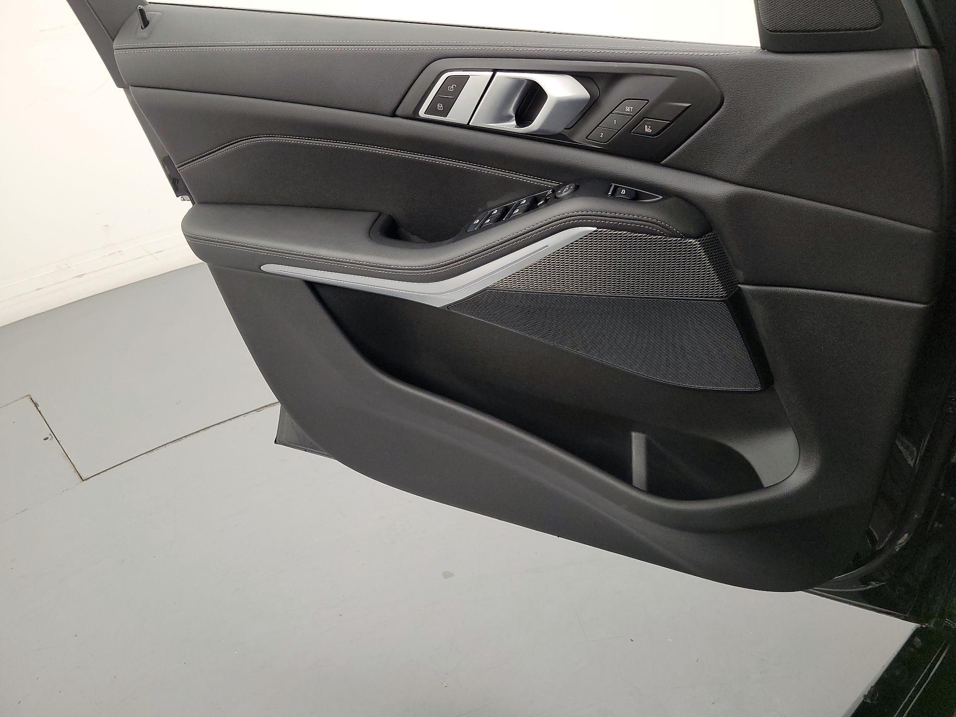 Thumbnail: 2022 BMW X5 - 12