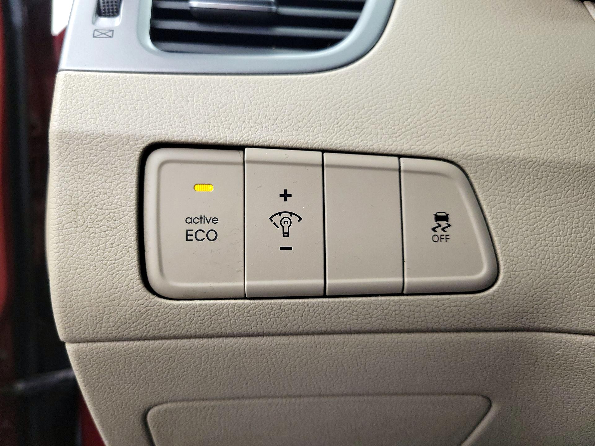 Thumbnail: 2015 Hyundai Elantra - 13