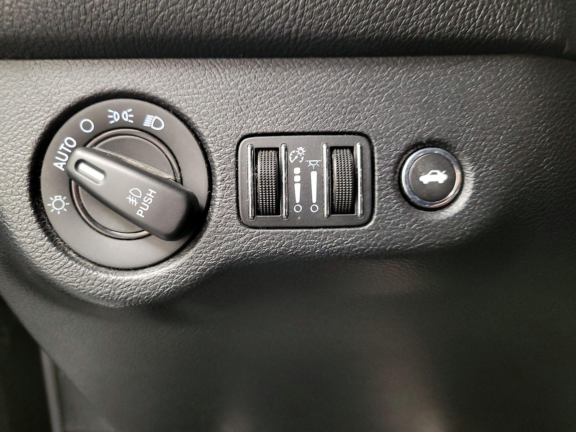 Thumbnail: 2016 Dodge Challenger - 13