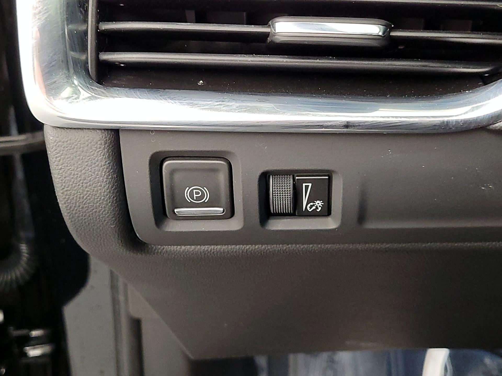 Thumbnail: 2023 Cadillac XT4 - 13