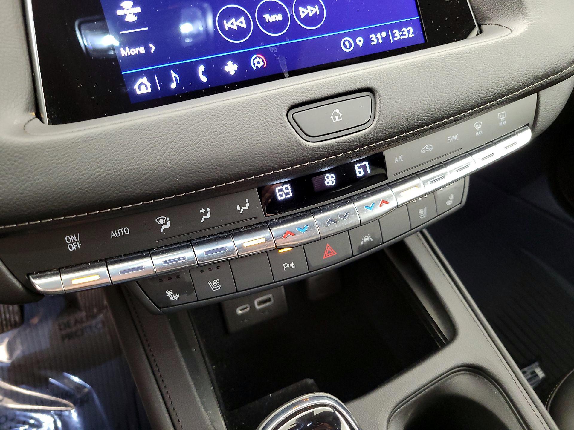 Thumbnail: 2023 Cadillac XT4 - 16