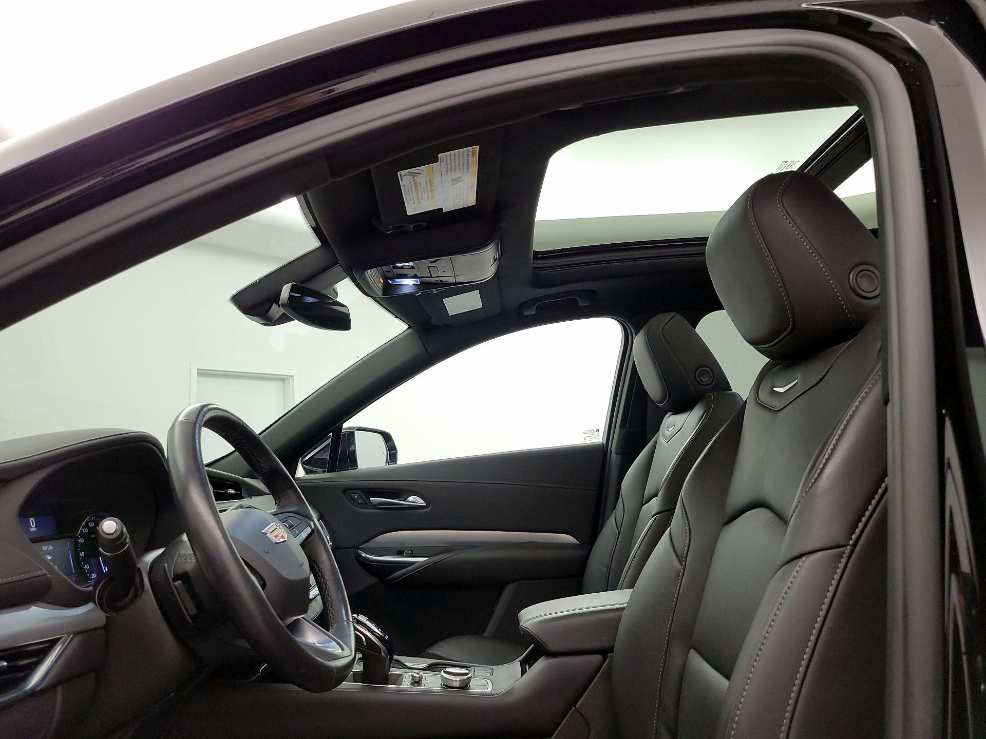 Thumbnail: 2023 Cadillac XT4 - 19