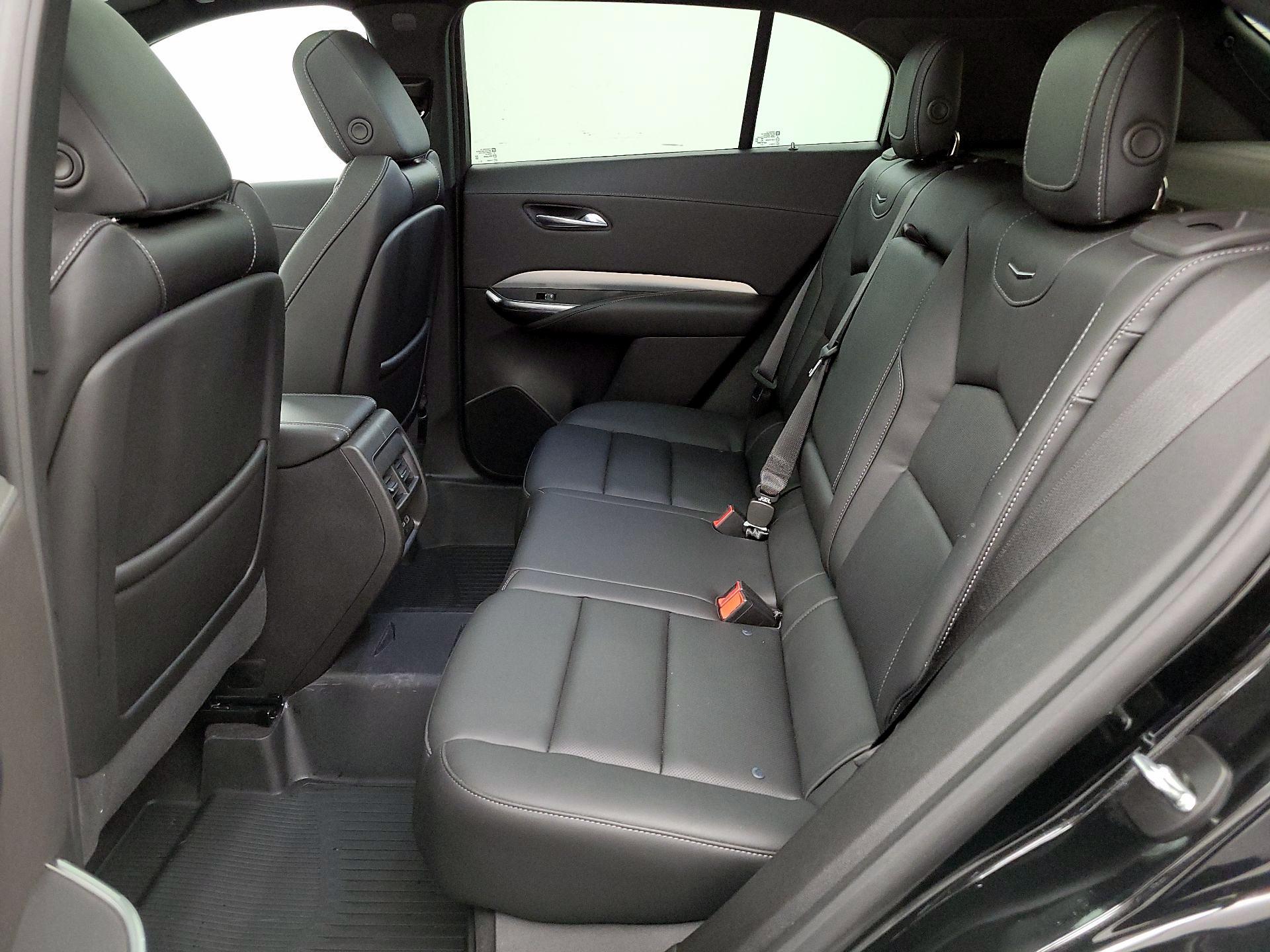 Thumbnail: 2023 Cadillac XT4 - 20